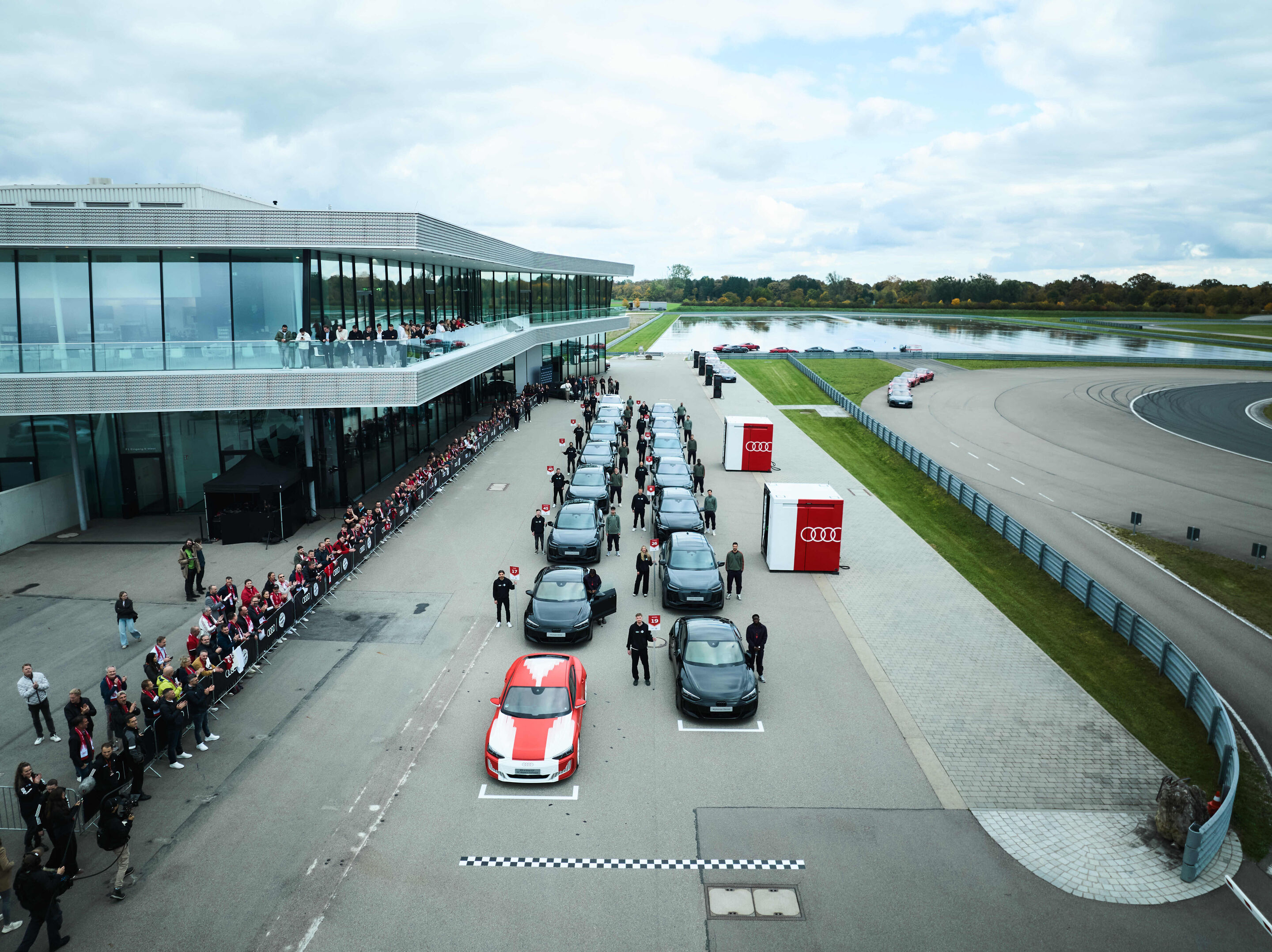 Audi hands over new company cars to FC Bayern Munich - The company vehicles for the FC Bayern players are lined up in formation, including an RS e-tron GT performance wrapped in the colors of the new FC Bayern jersey.
