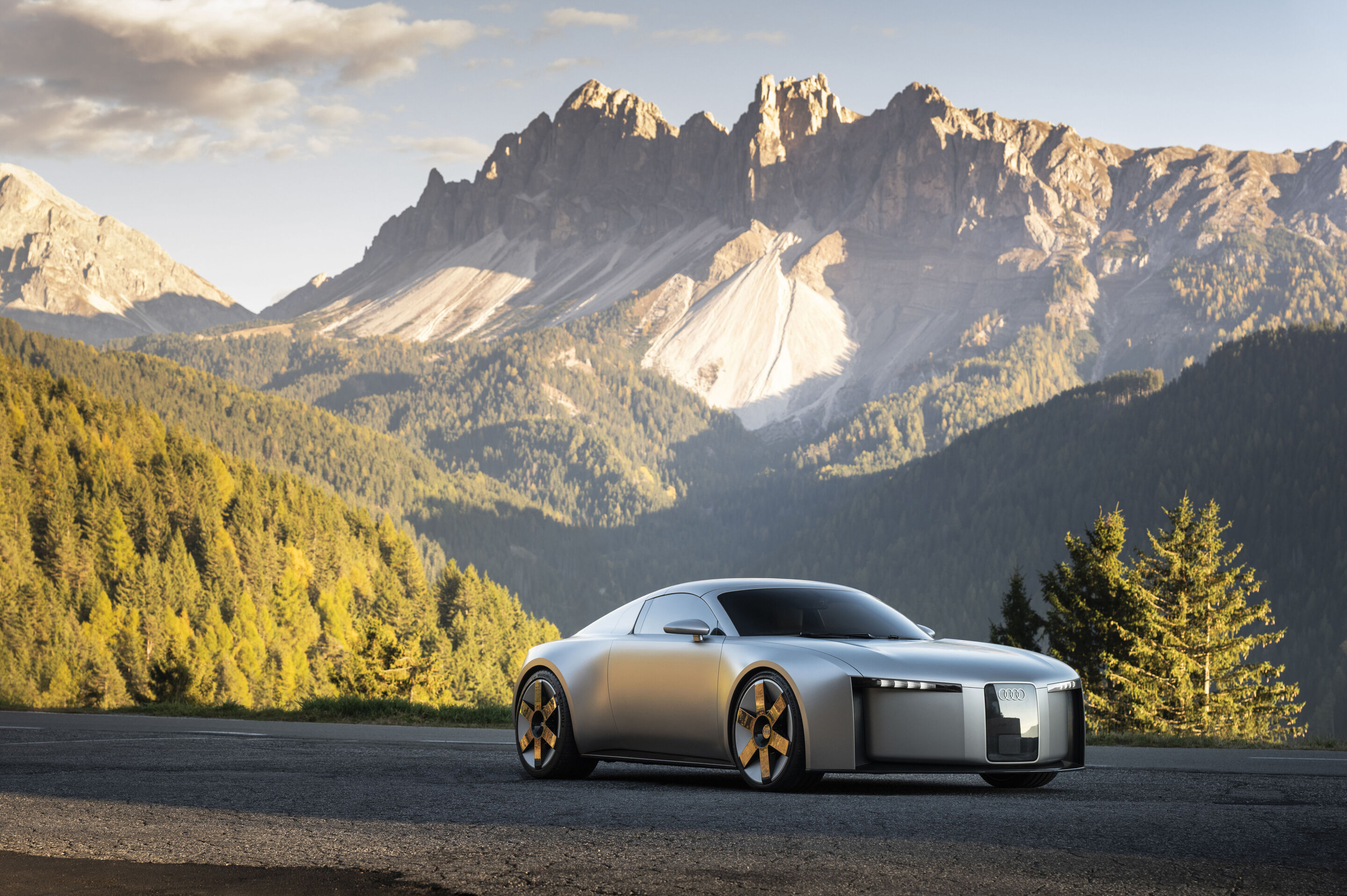 Der Audi Concept C: Ausblick auf einen atemberaubenden Elektro-Sportwagen - Audi Concept C - Outdoor-Standaufnahme, Exterieur, Dreiviertelfrontansicht