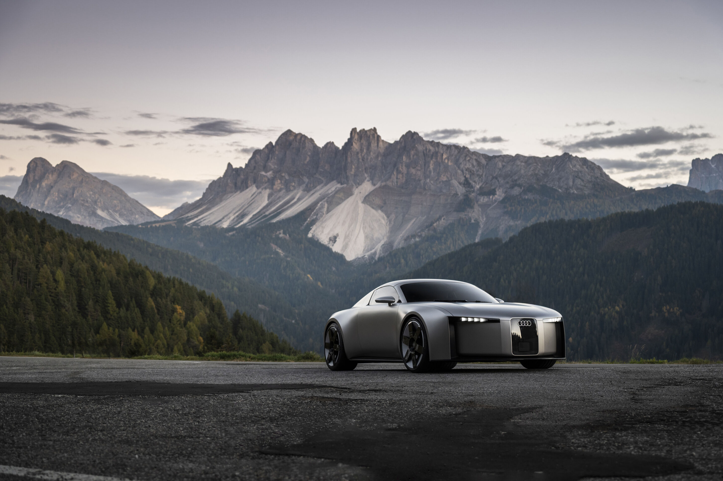 Der Audi Concept C: Ausblick auf einen atemberaubenden Elektro-Sportwagen - Audi Concept C - Outdoor-Standaufnahme, Exterieur, Dreiviertelfrontansicht