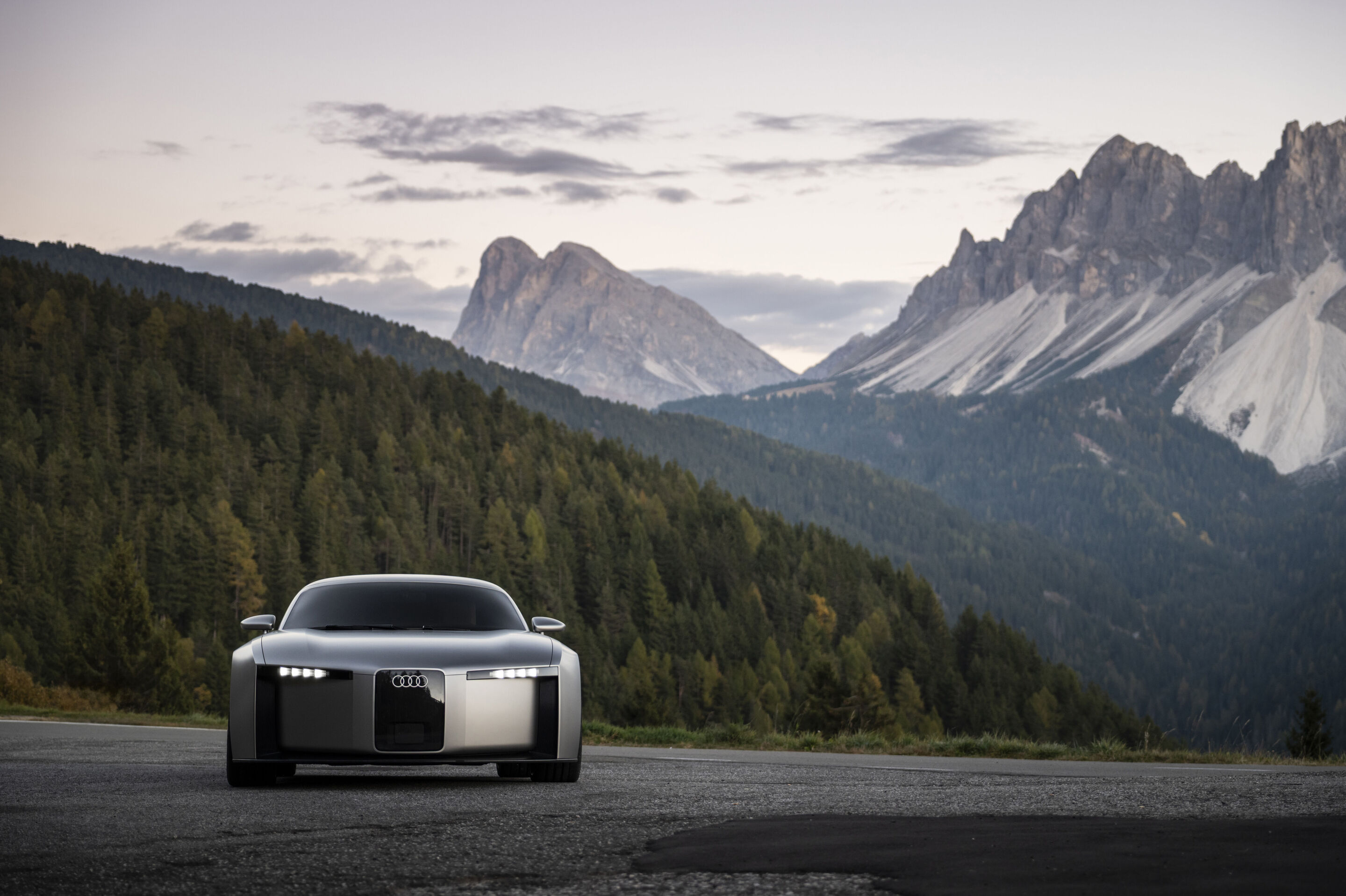 Der Audi Concept C: Ausblick auf einen atemberaubenden Elektro-Sportwagen - Audi Concept C - Outdoor-Standaufnahme, Exterieur, Frontansicht