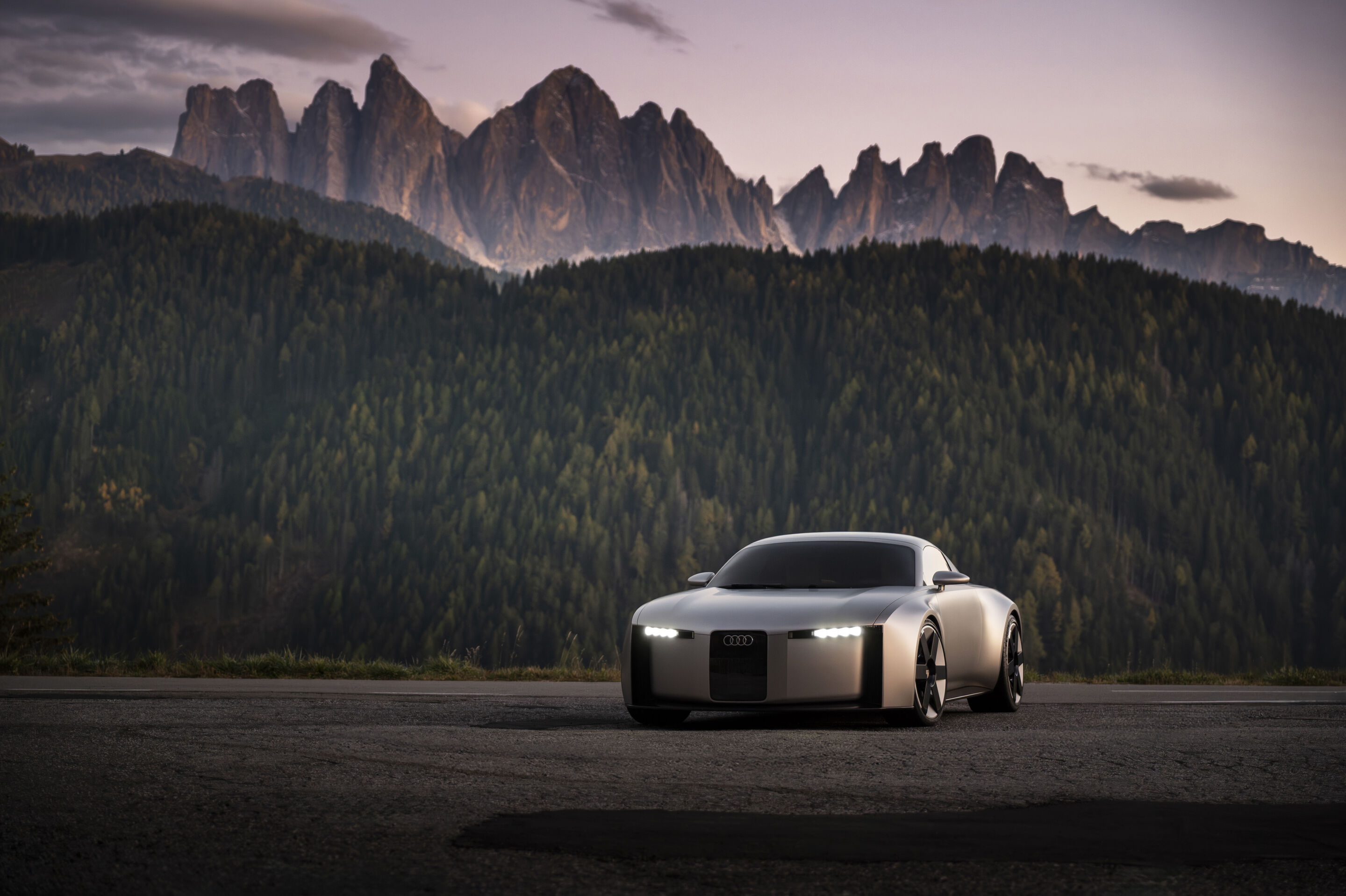 Der Audi Concept C: Ausblick auf einen atemberaubenden Elektro-Sportwagen - Audi Concept C - Outdoor-Standaufnahme, Exterieur, Dreiviertelfrontansicht