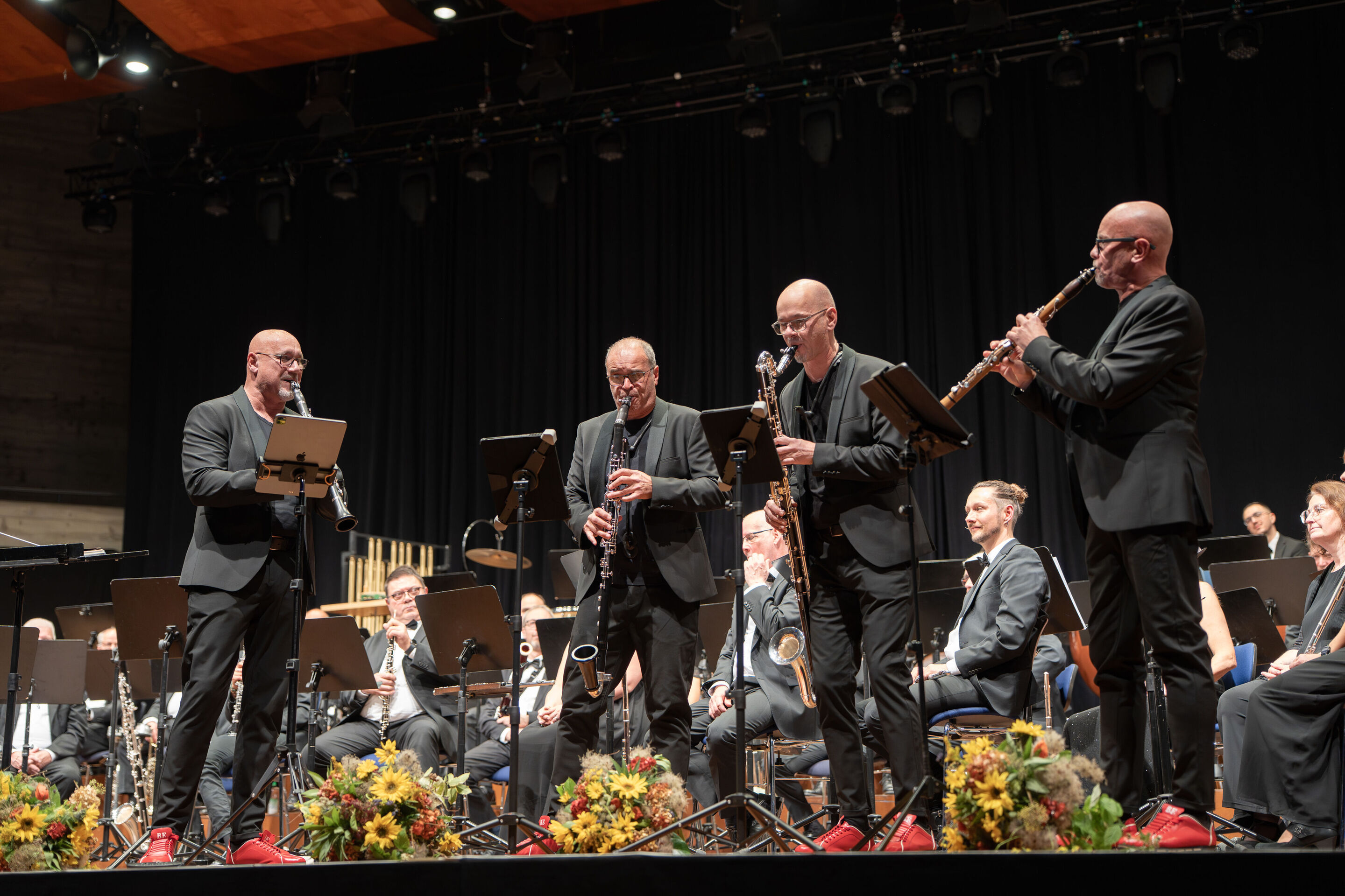 Benefizkonzert der Audi Bläserphilharmonie mit der Vienna Clarinet Connection - Nahaufnahme der Vienna Clarinet Connection beim Benefizkonzert der Audi Bläserphilharmonie 2025