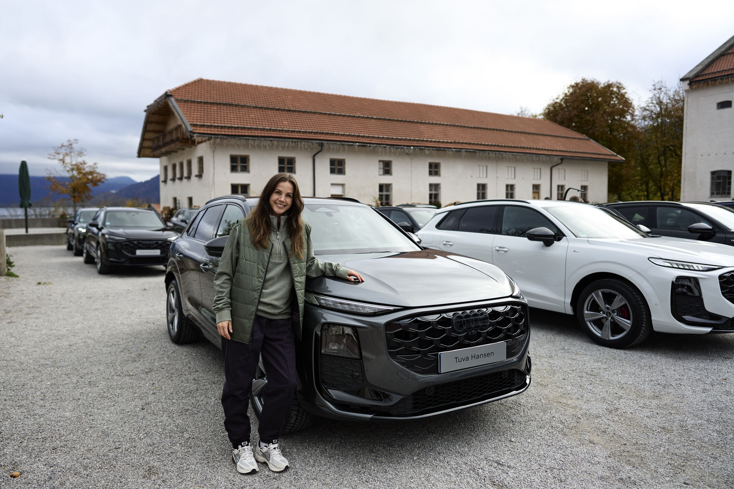 Dynamics meet team spirit: FC Bayern Munich women choose Audi Q3 - Tuva Hansen and her new Audi Q3 at the traditional vehicle handover to FC Bayern Munich.