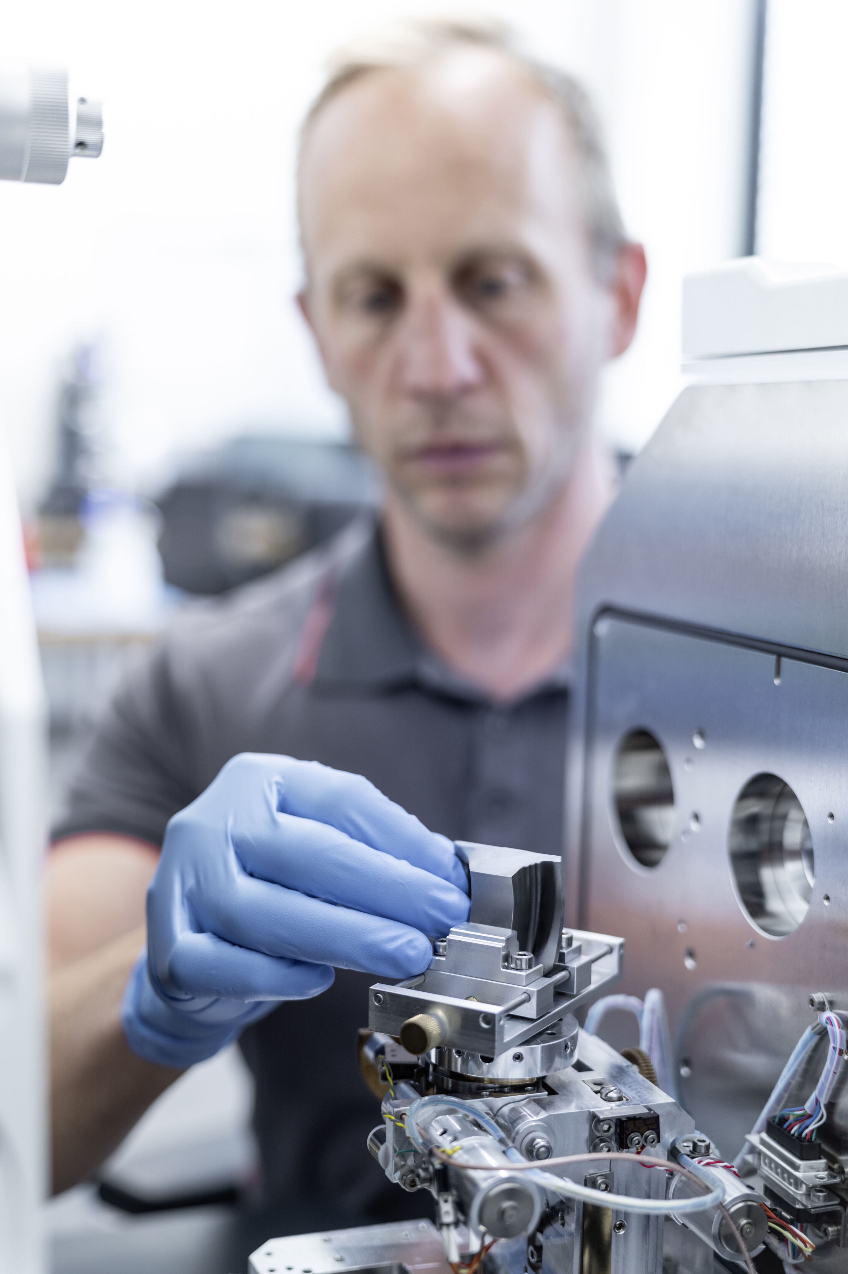 Development of the Audi F1 Power Unit - Quality management at the Neuburg site, component analysis using a scanning electron microscope