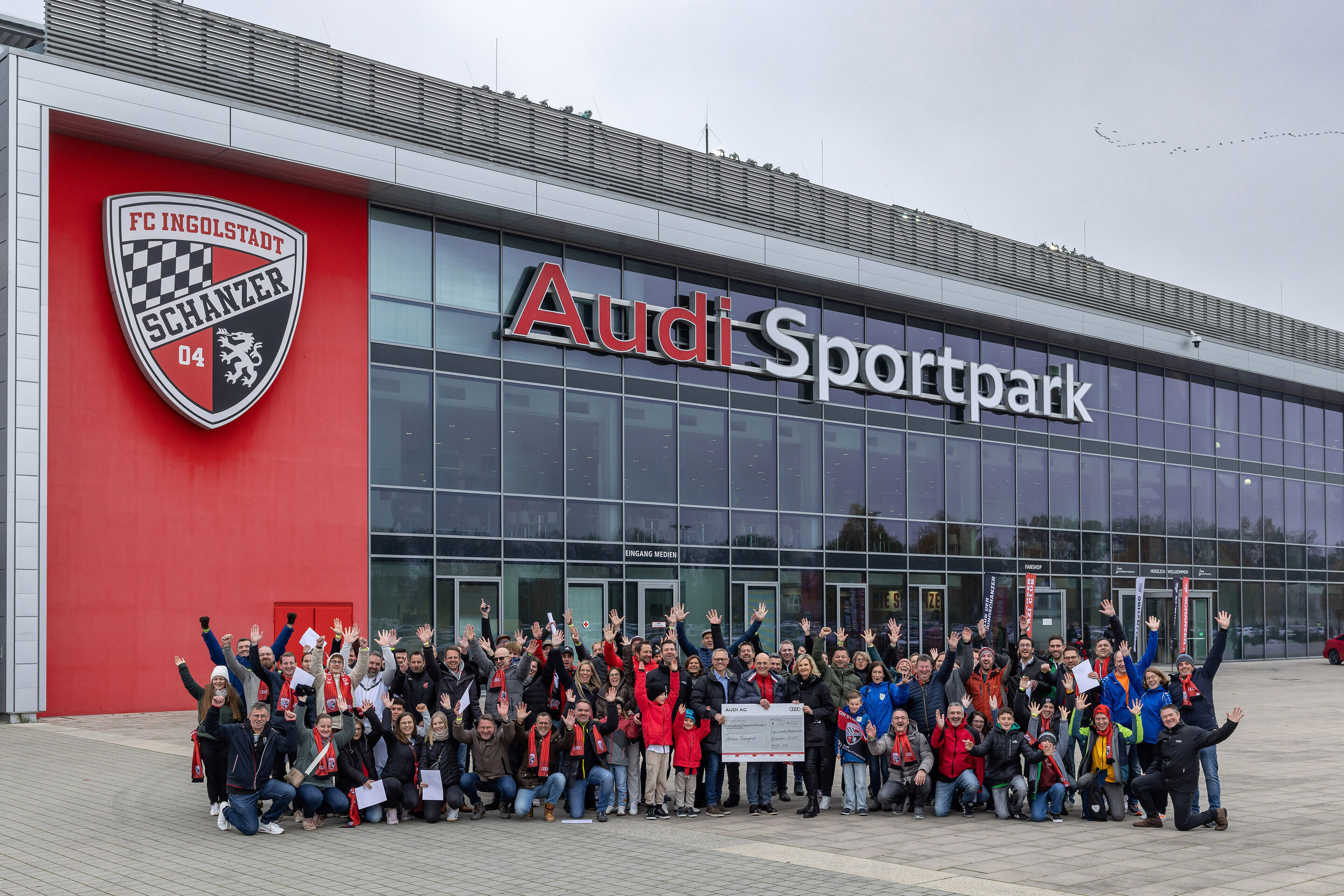 Team Spirit campaign: Audi donates to regional youth sports - Audi is donating more than 70,000 euros to roughly 50 sports clubs in the region. To hand over the donations in Ingolstadt, Audi invited the clubs that had applied for them – along with the...
