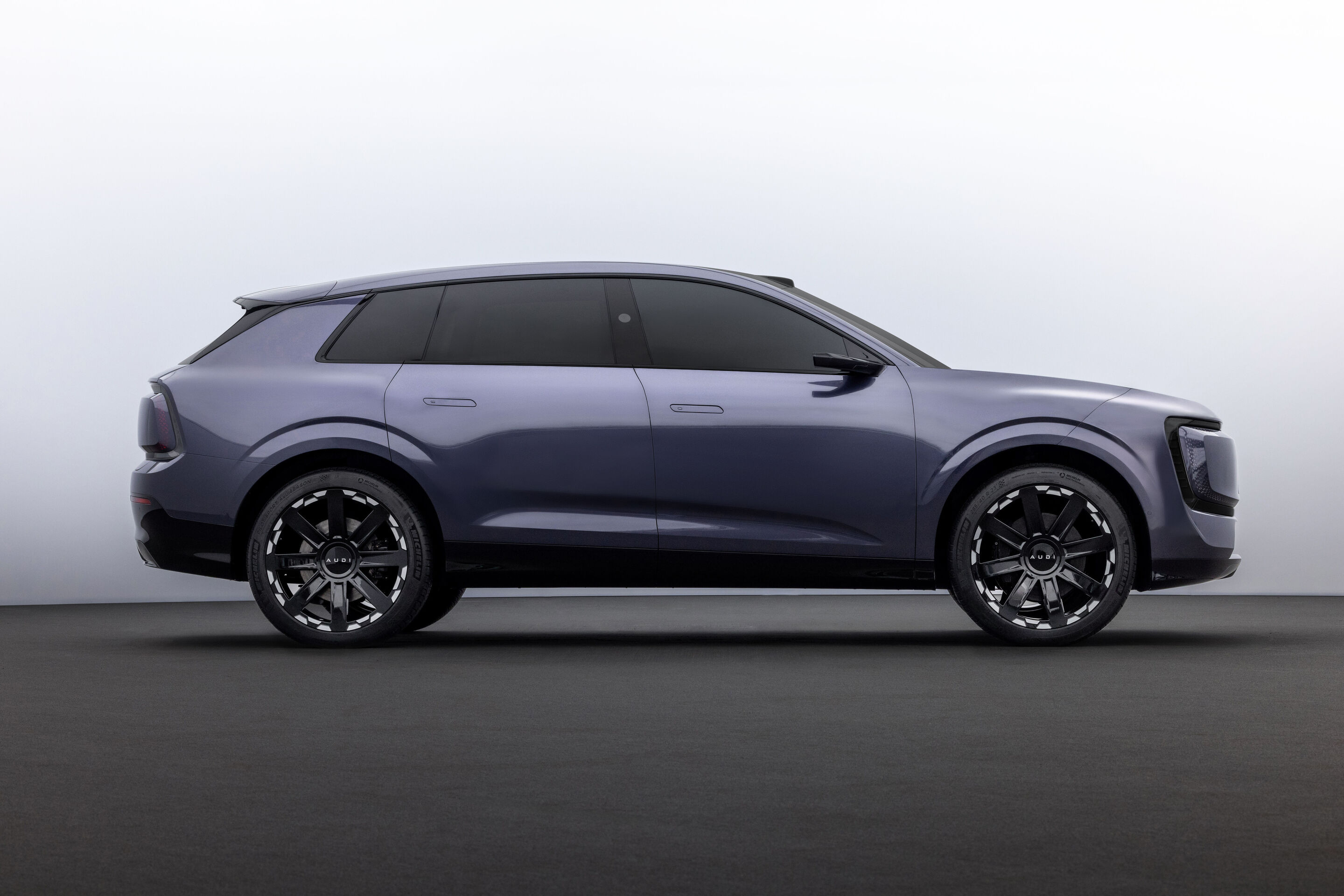 AUDI E SUV concept - Static studio shot, exterior, side view