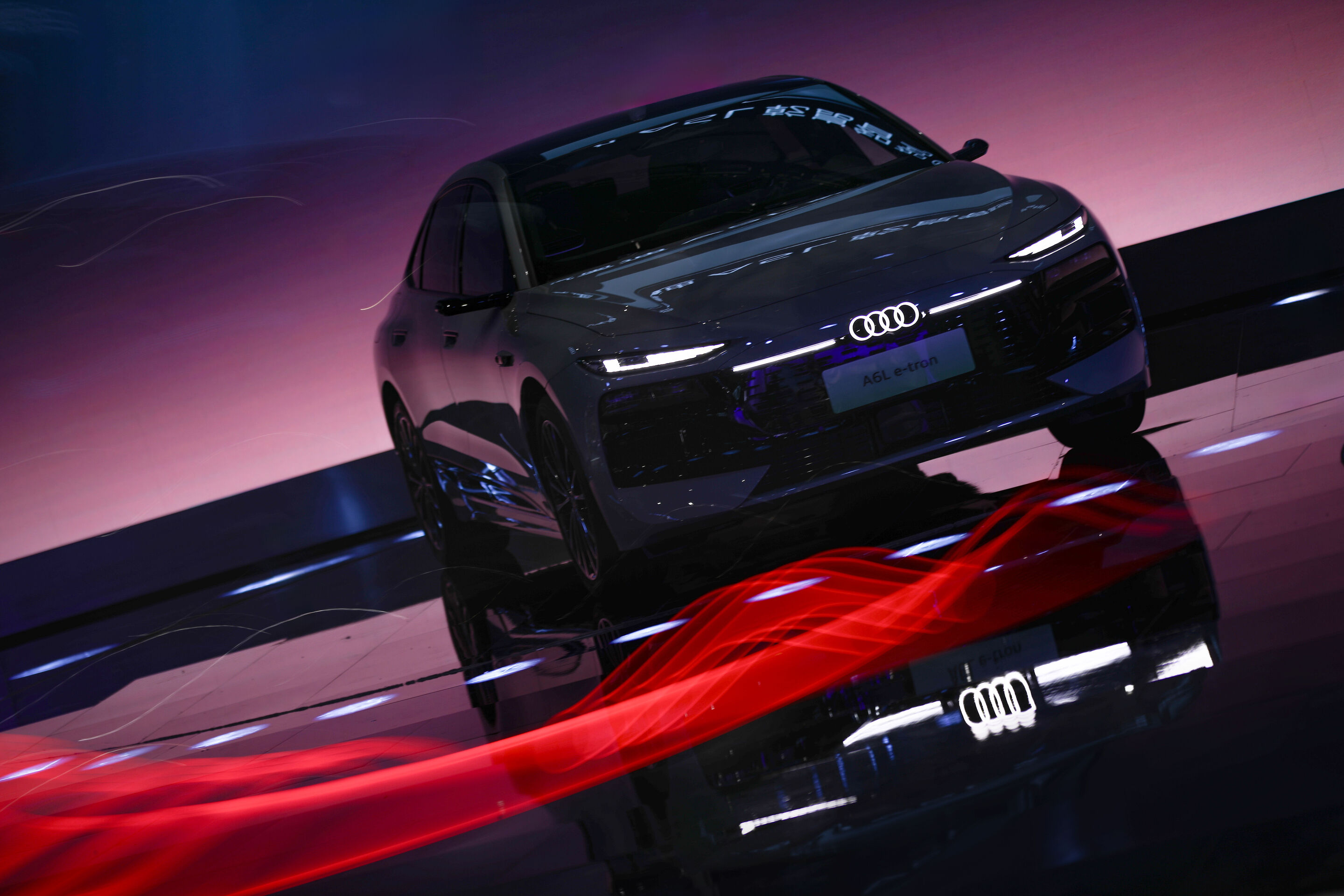 Auto Guangzhou 2025 - Audi treibt die größte Produktoffensive in China weiter voran: In Guangzhou steht mit dem Audi A6L e-tron das dritte für den chinesischen Markt entwickelte PPE-Modell auf der Bühne.