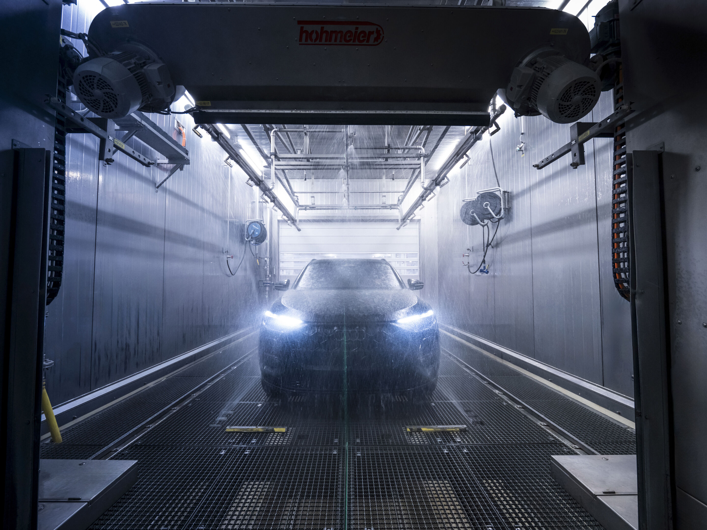 Audi Q5 Produktion am Standort San José Chiapa - Ein neuer Audi Q5 wird in der Dichtheitsprüfung auf Wasserdurchlässigkeit geprüft