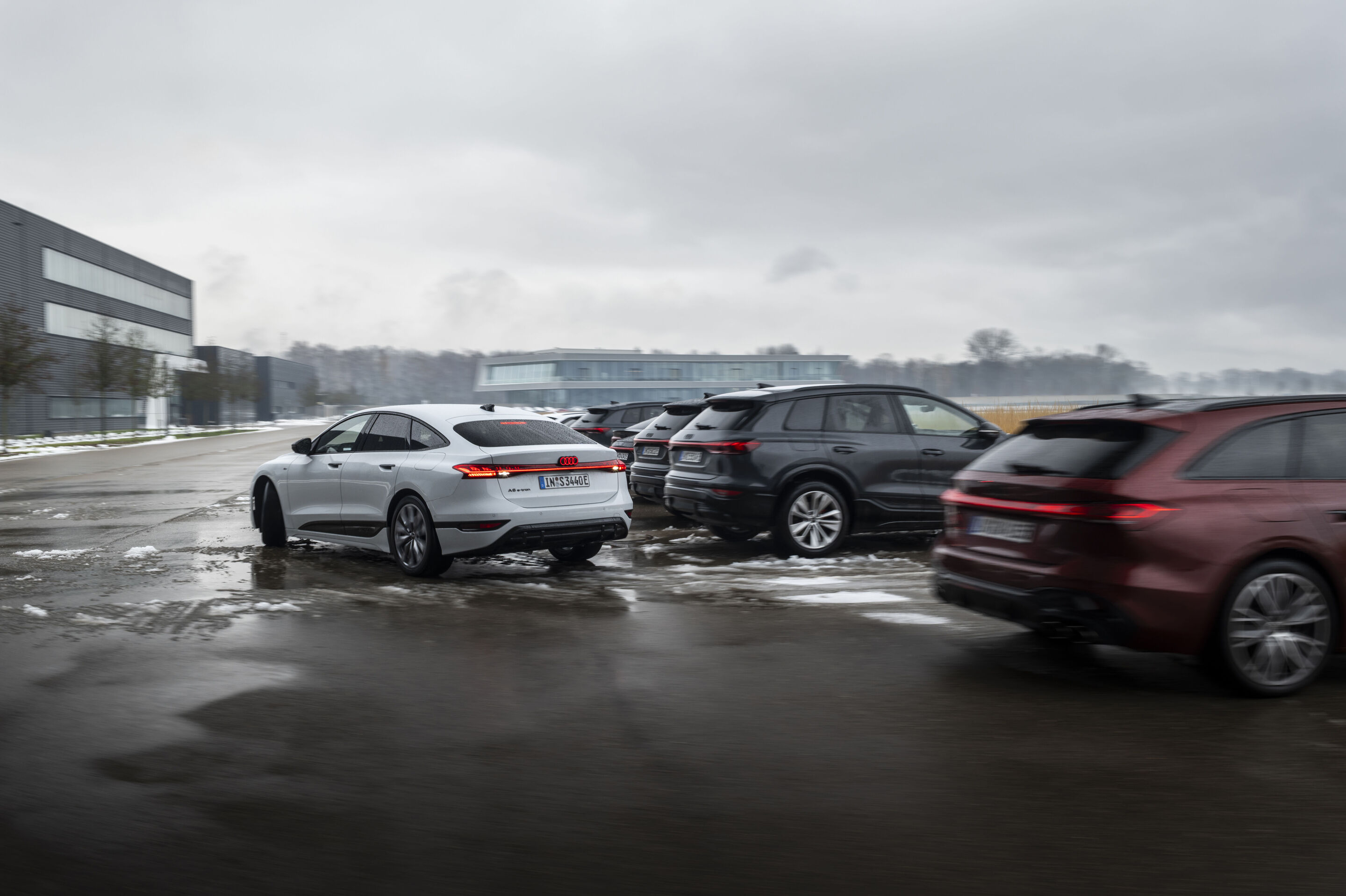 Updates for five Audi model series: more emotion, comfort, and features in store - The reversing assistant takes over steering for the last 50 meters, making maneuvering in narrow streets easier.
