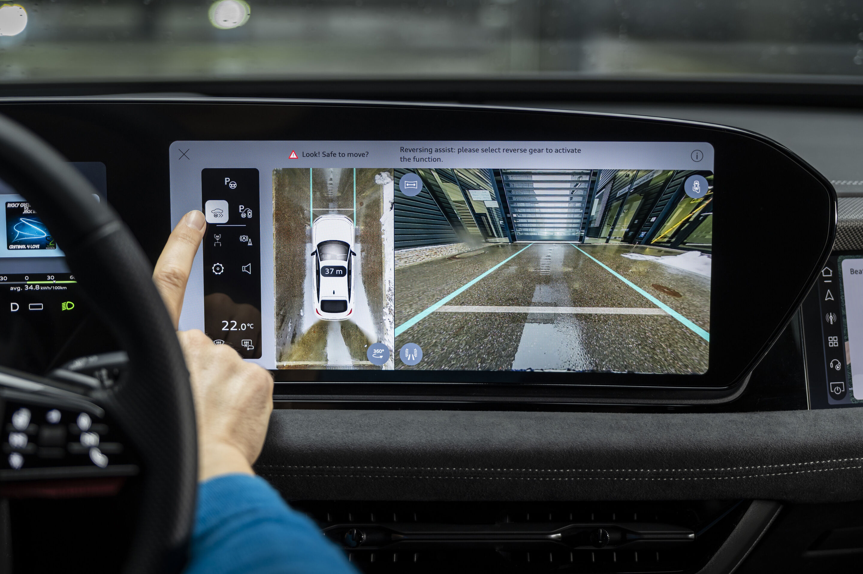 Updates for five Audi model series: more emotion, comfort, and features in store - The reversing assistant takes over steering for the last 50 meters, making maneuvering in narrow streets easier.