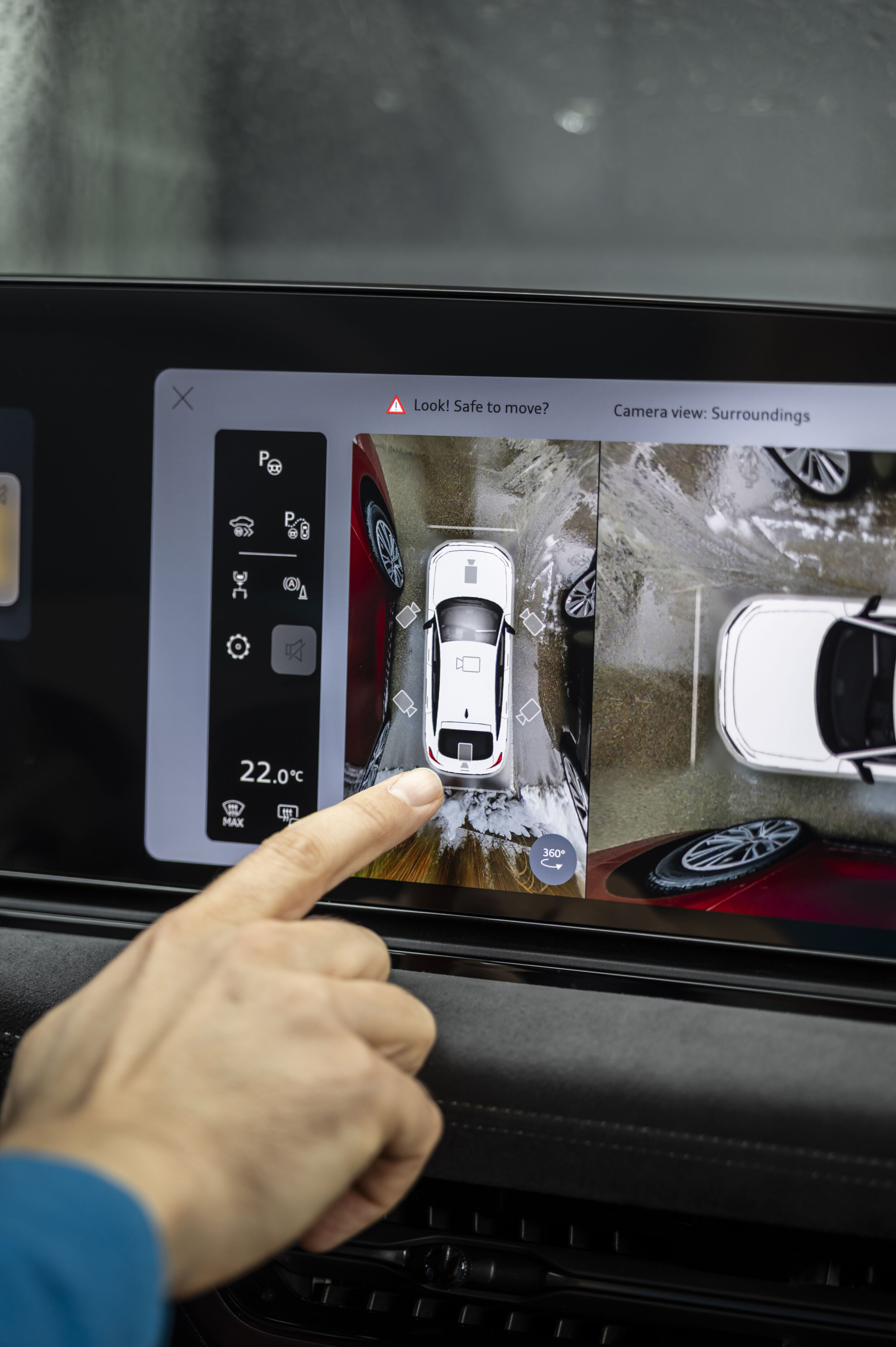 Updates für fünf Audi Baureihen: noch mehr Emotionen, Komfort und Features - Die 360°-3D-Parkansicht zeigt das Fahrzeugumfeld in hoher Auflösung und erleichtert das Einparken in komplexen Situationen.