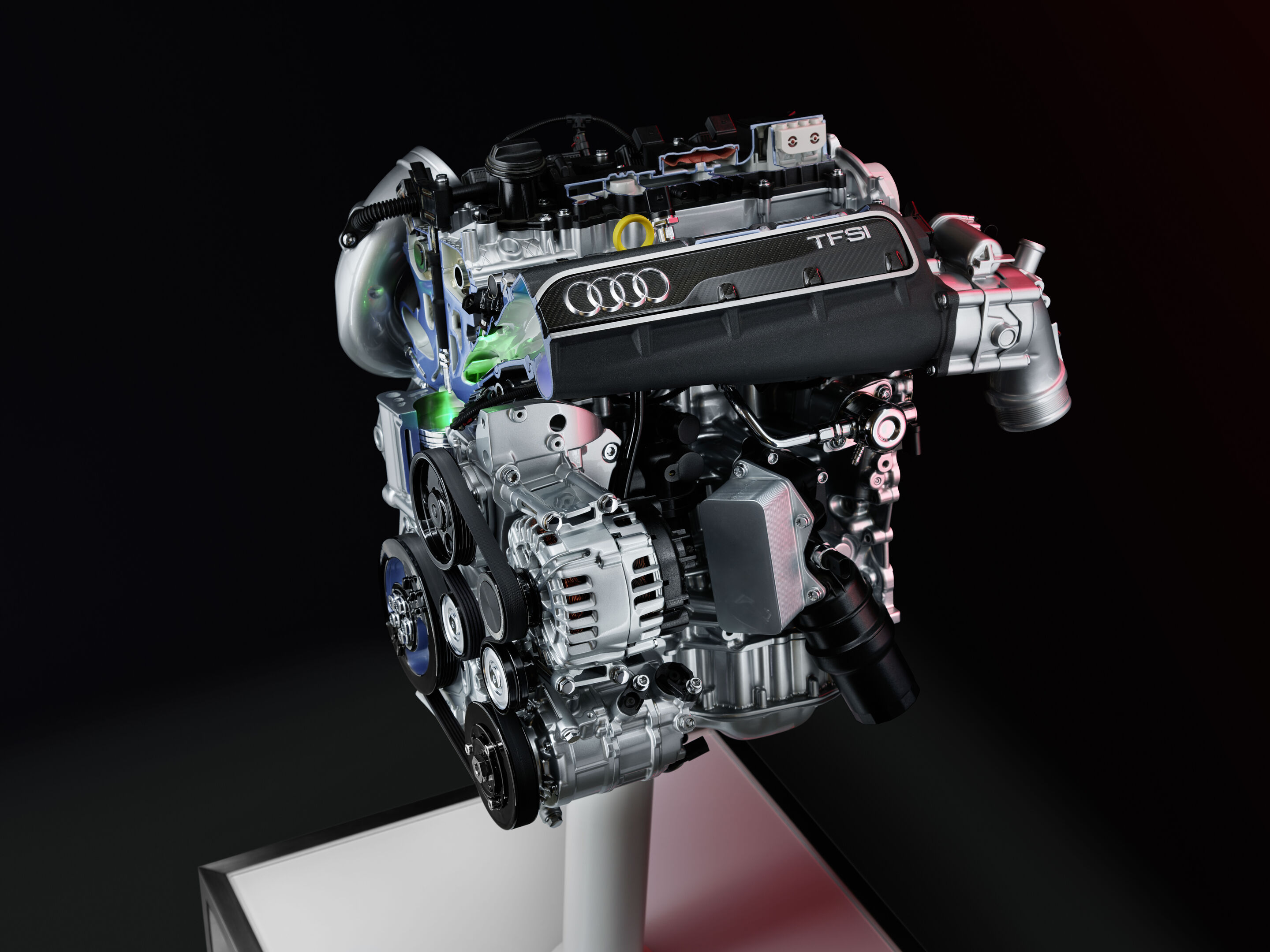 Audi 2.5 TFSI five-cylinder - Valve cover with Audi logo and TFSI lettering: Technical aesthetics meet outstanding design