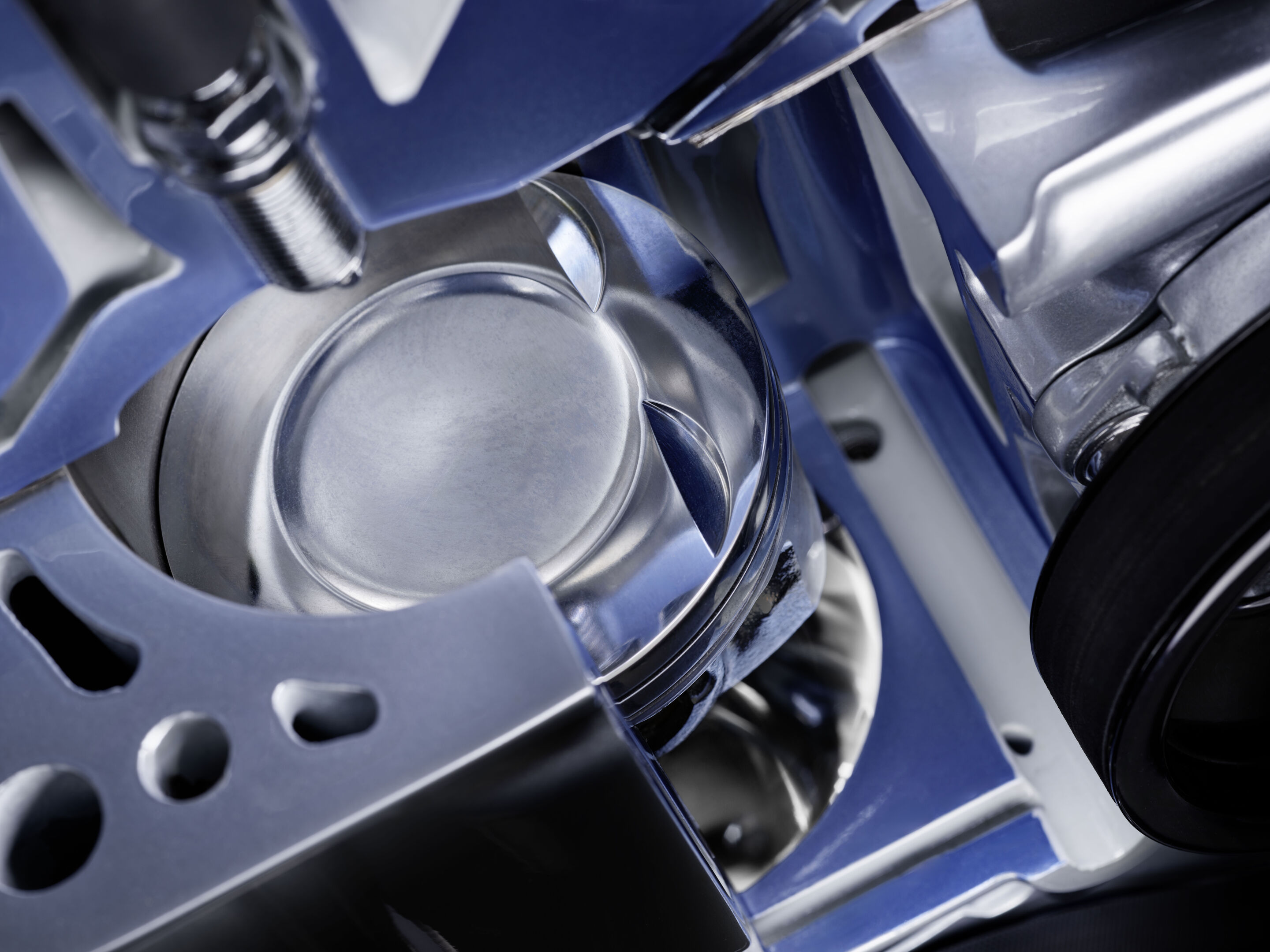 Audi 2.5 TFSI five-cylinder - Close-up of the piston inside the cylinder: Precision for efficient combustion and high output