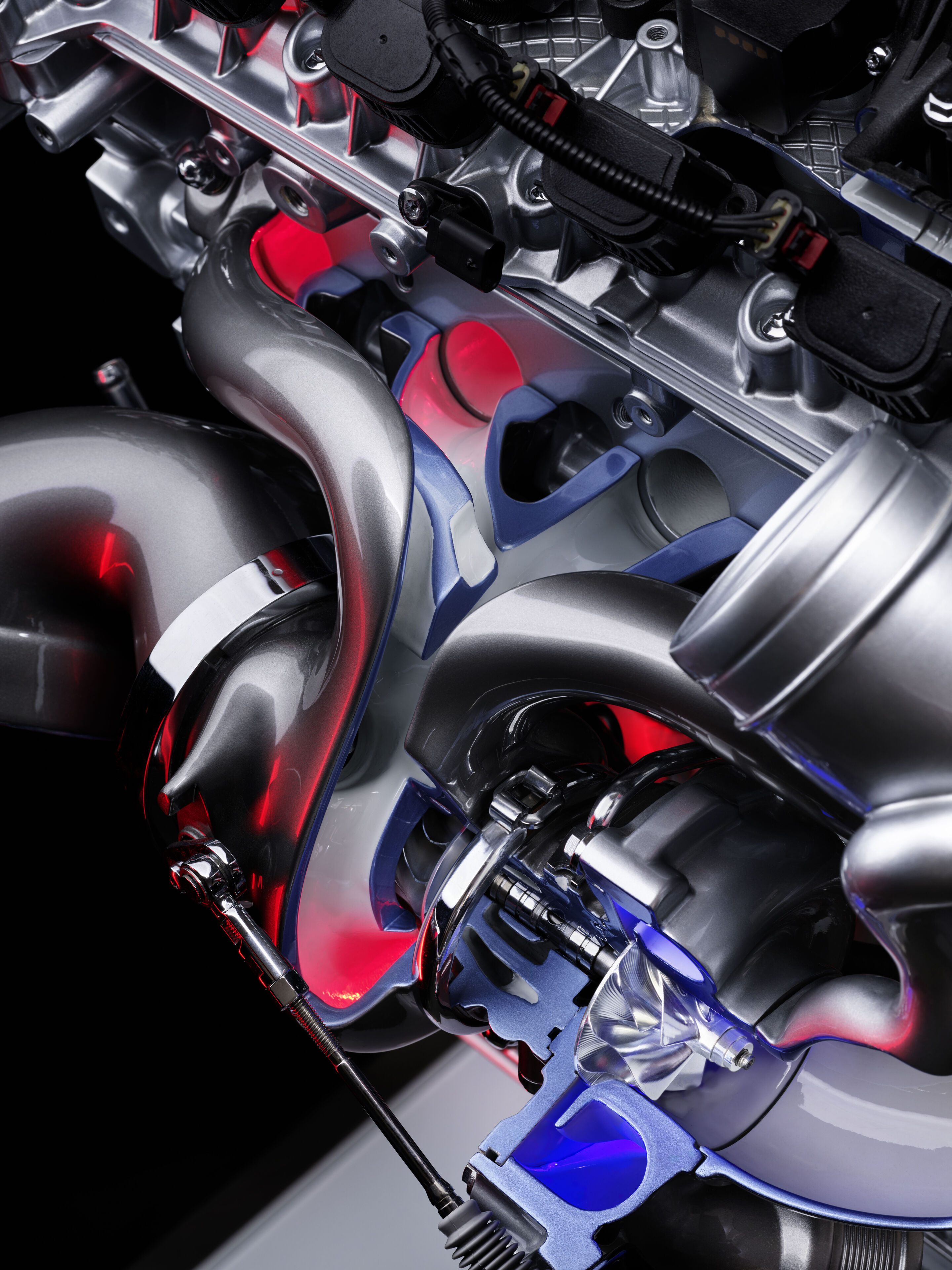 Audi 2.5 TFSI five-cylinder - Complex exhaust routing with turbocharger: Maximum performance in a compact design