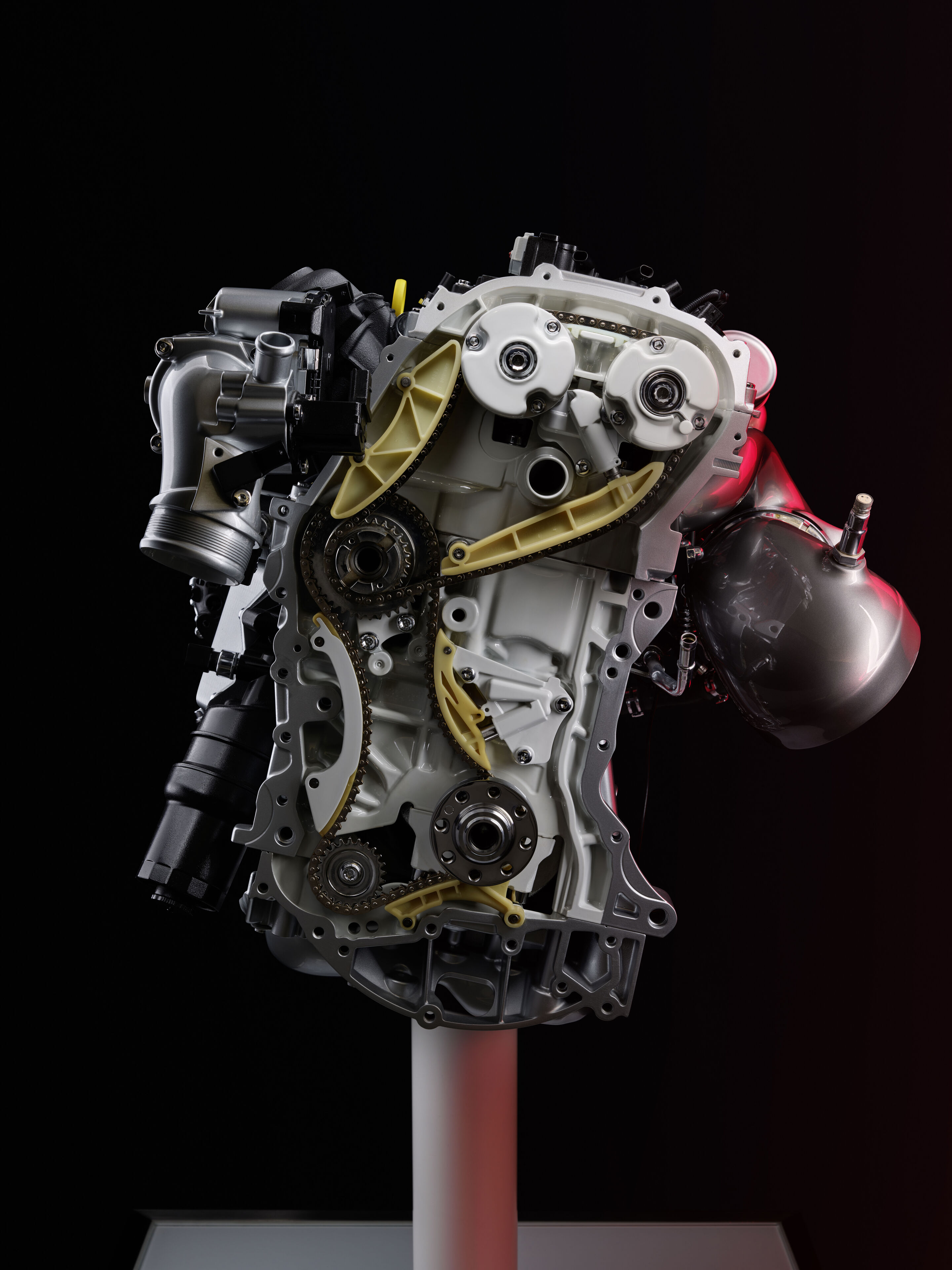 Audi 2.5 TFSI Fünfzylinder - Schnittdarstellung des Steuertriebs mit Kettenführung – präzise Konstruktion für zuverlässige Kraftübertragung