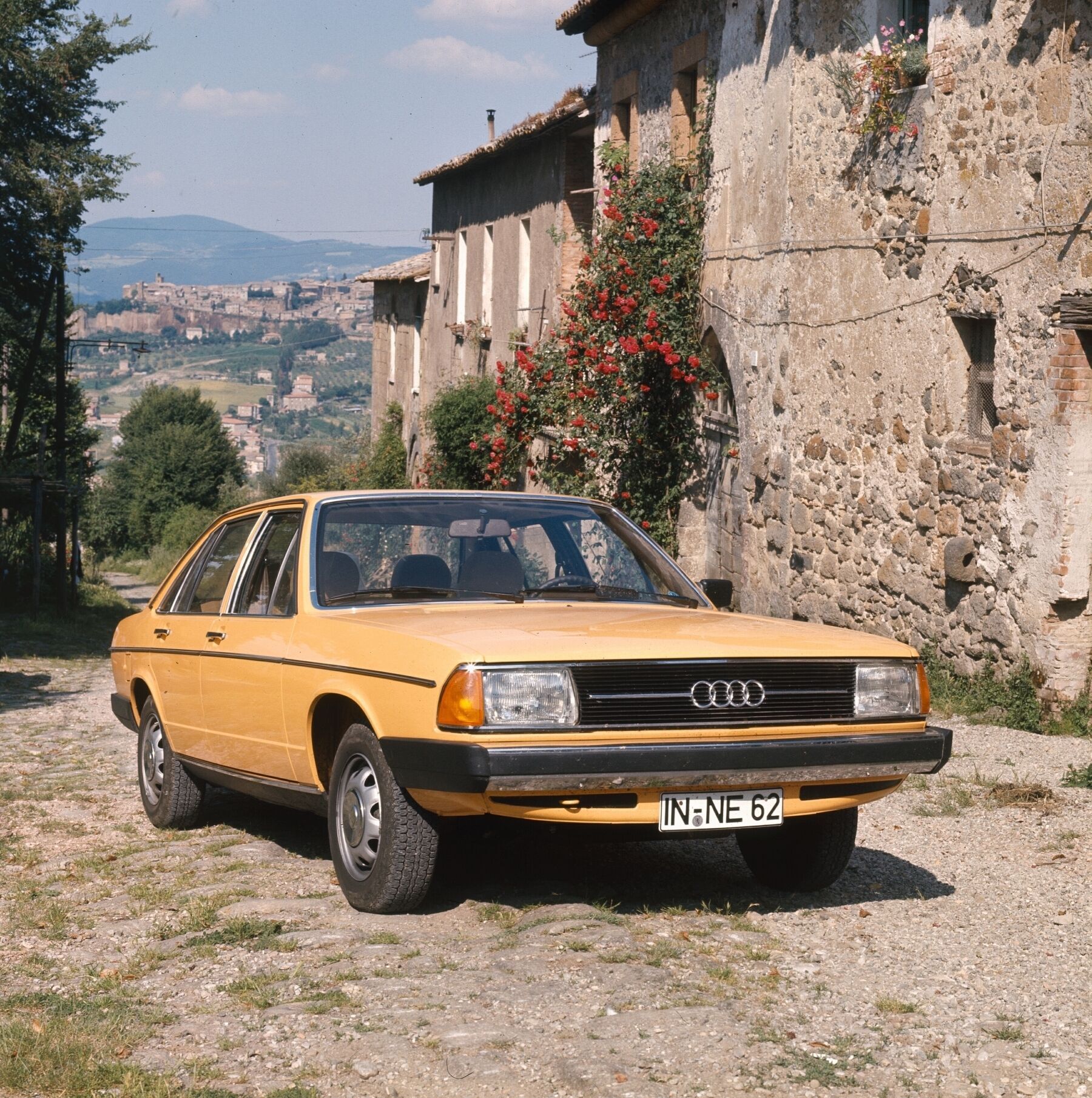 Audi Tradition erinnert 2026 an zahlreiche Jubiläen - 1976 präsentierte Audi die zweite Generation des Audi 100 der Öffentlichkeit in Luxemburg.