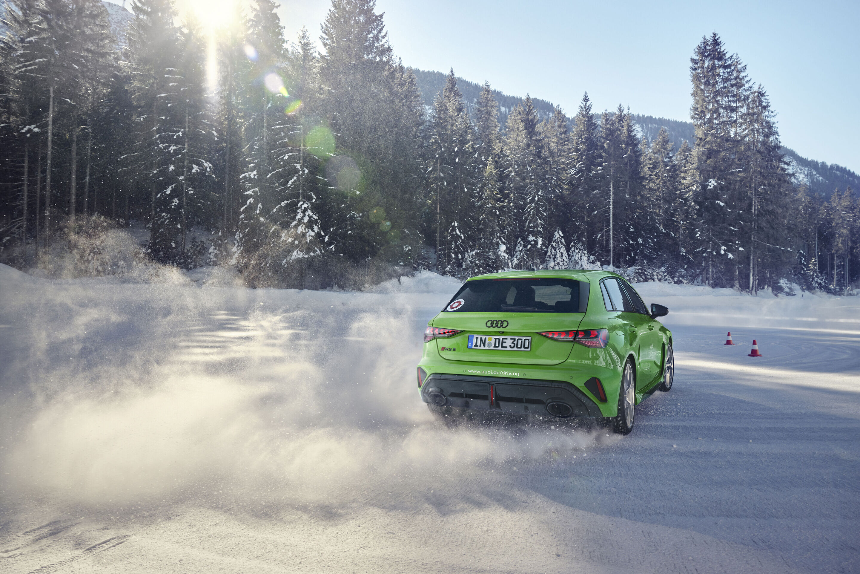 Audi RS 3 Sportback - Dynamic photo,
Colour: Kyalami green