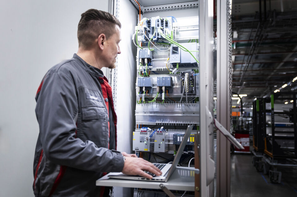 Audi scales up deployment of artificial intelligence in production - In a world first, Audi uses the Edge Cloud for Production (EC4P) in Neckarsulm, Germany, to implement virtual controllers in the high-volume production of car bodies.