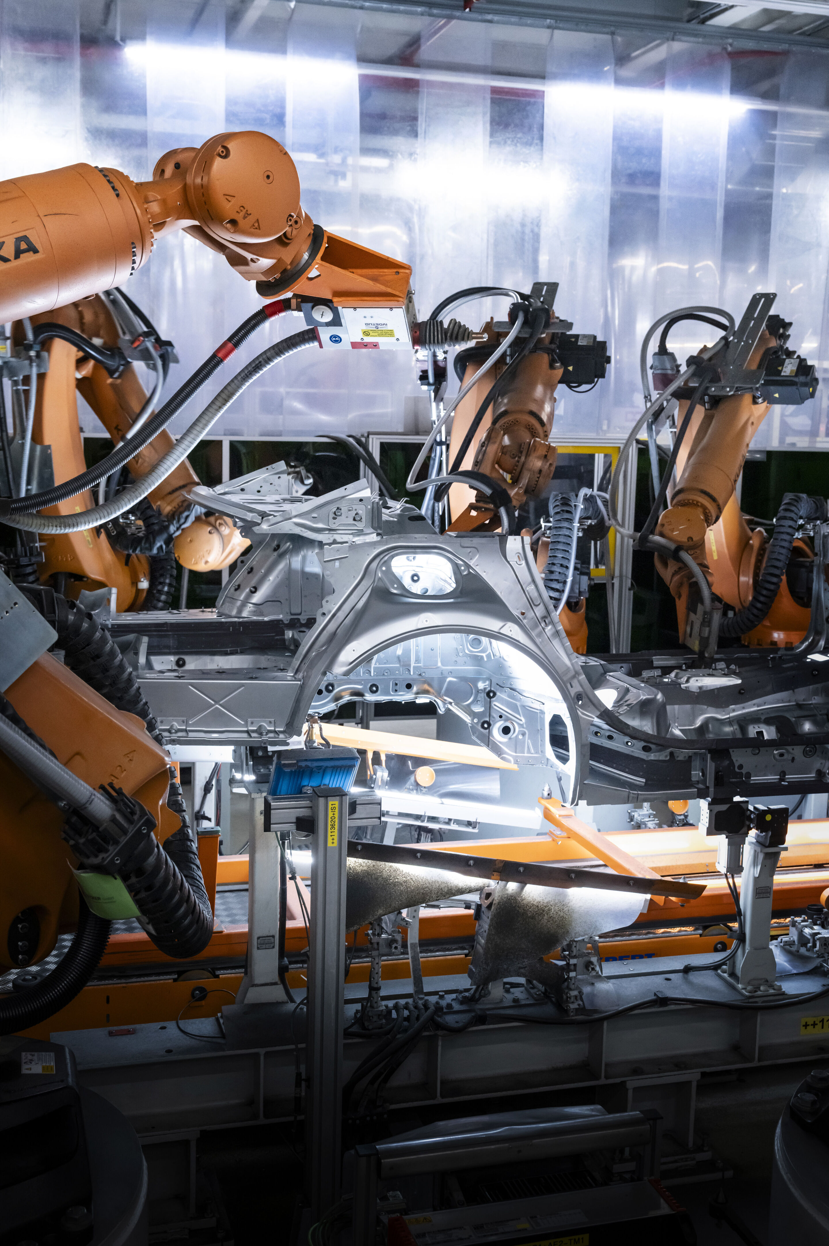 Audi scales up deployment of artificial intelligence in production - At the Audi site in Neckarsulm, an AI application detects weld spatter on the underbody of a car body, called Weld Splatter Detection (WSD).