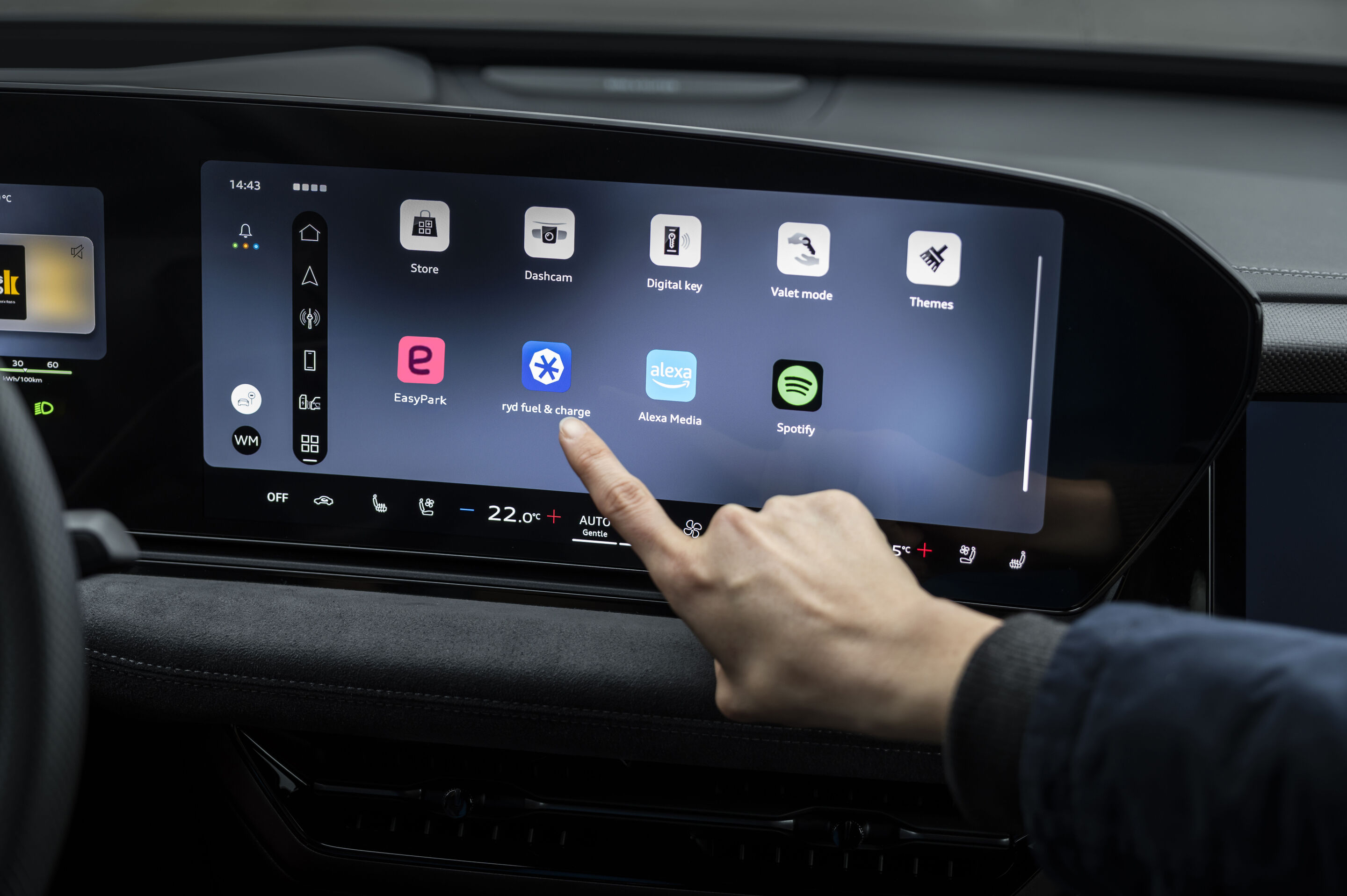 More convenient, faster, contactless: Audi integrates new apps for parking, charging, and fueling - The central MMI display of an Audi shows the integration of various apps such as EasyPark and ryd. A finger taps on the icon for the respective apps.
