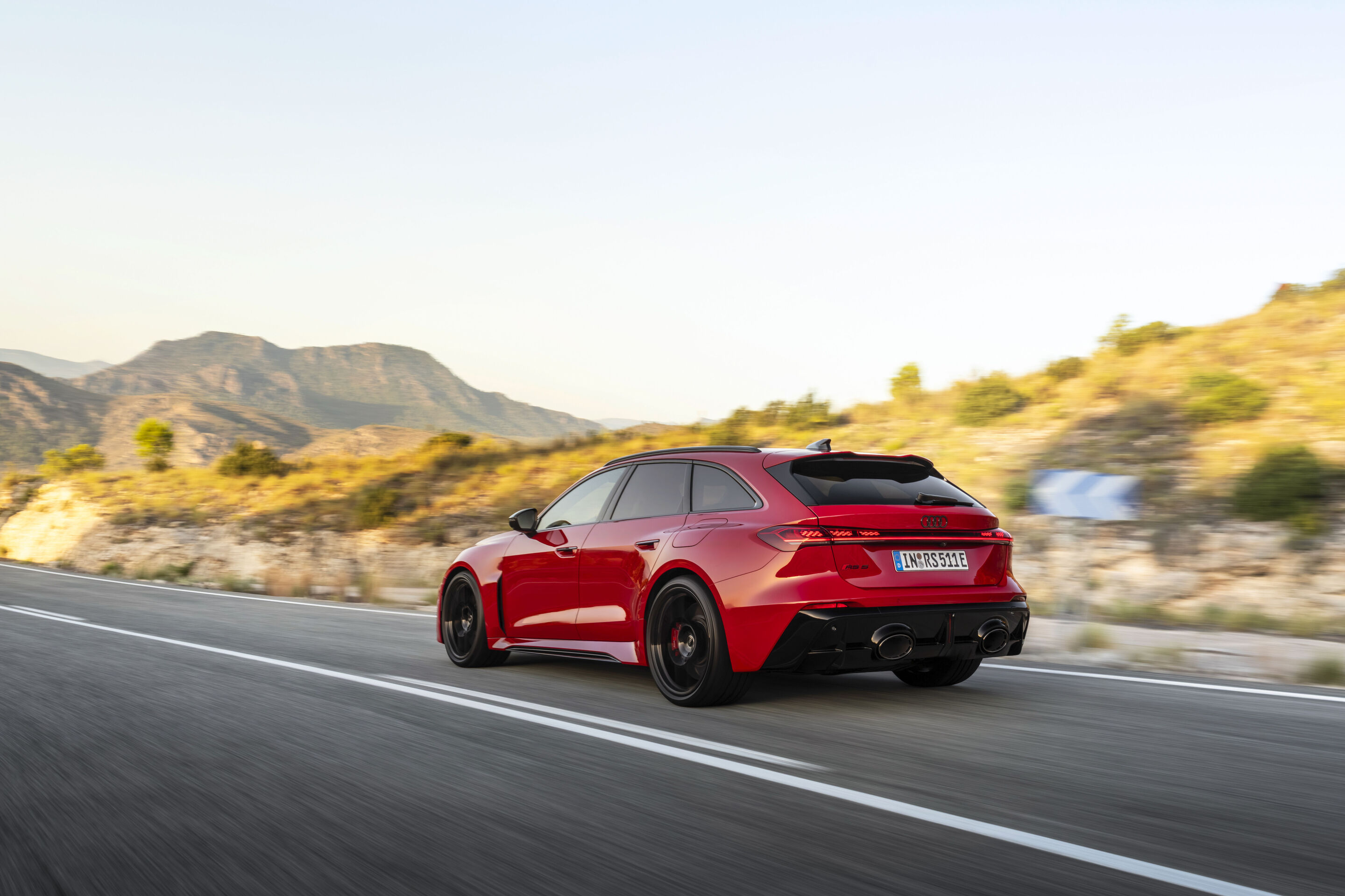 Audi RS 5 Avant - Progressiv red metallic, outdoor dynamic photo, exterior, three-quarter rear view