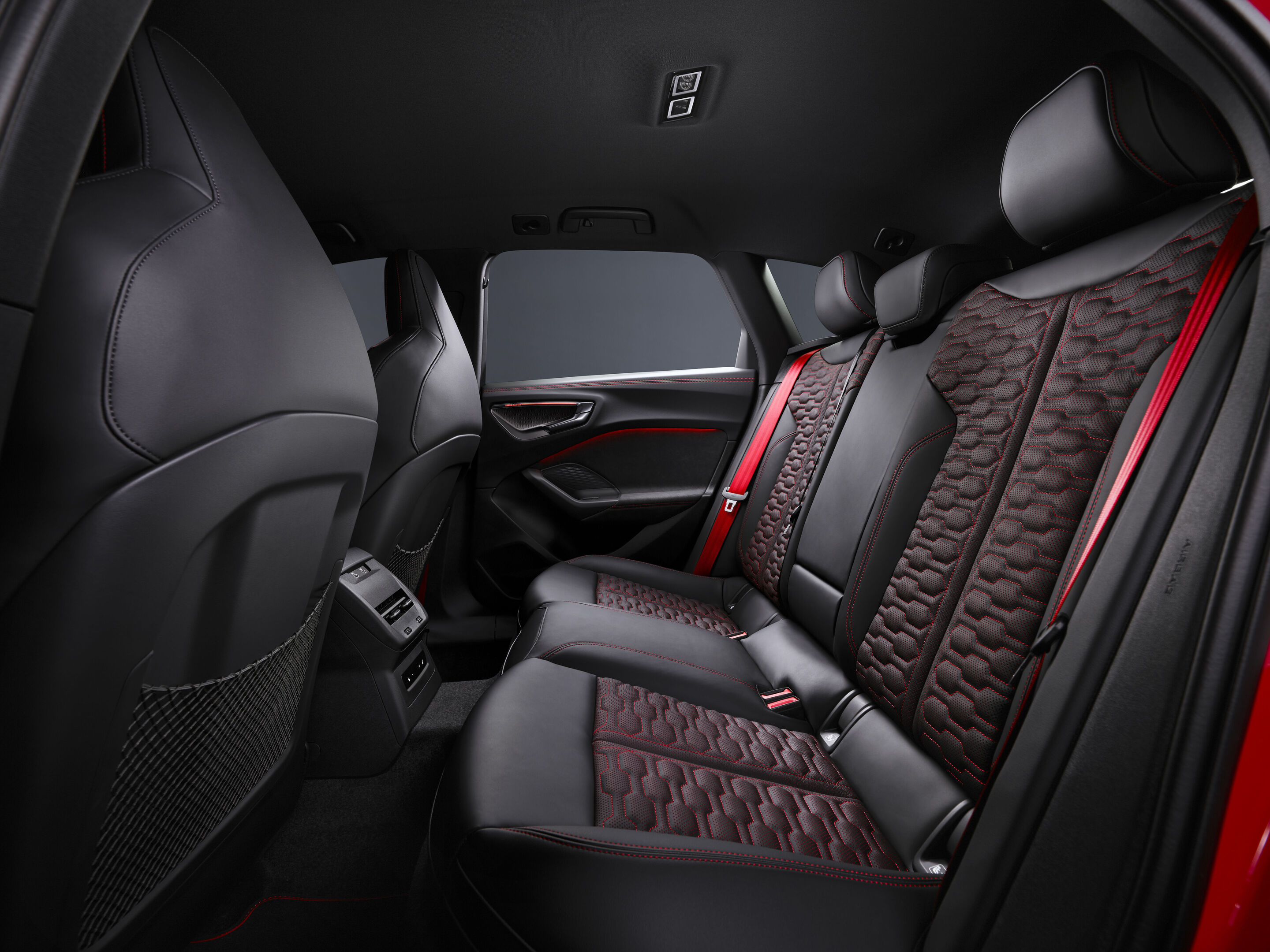 Audi RS 5 Avant - Progressivrot Metallic, Indoor-Standaufnahme, Interieur