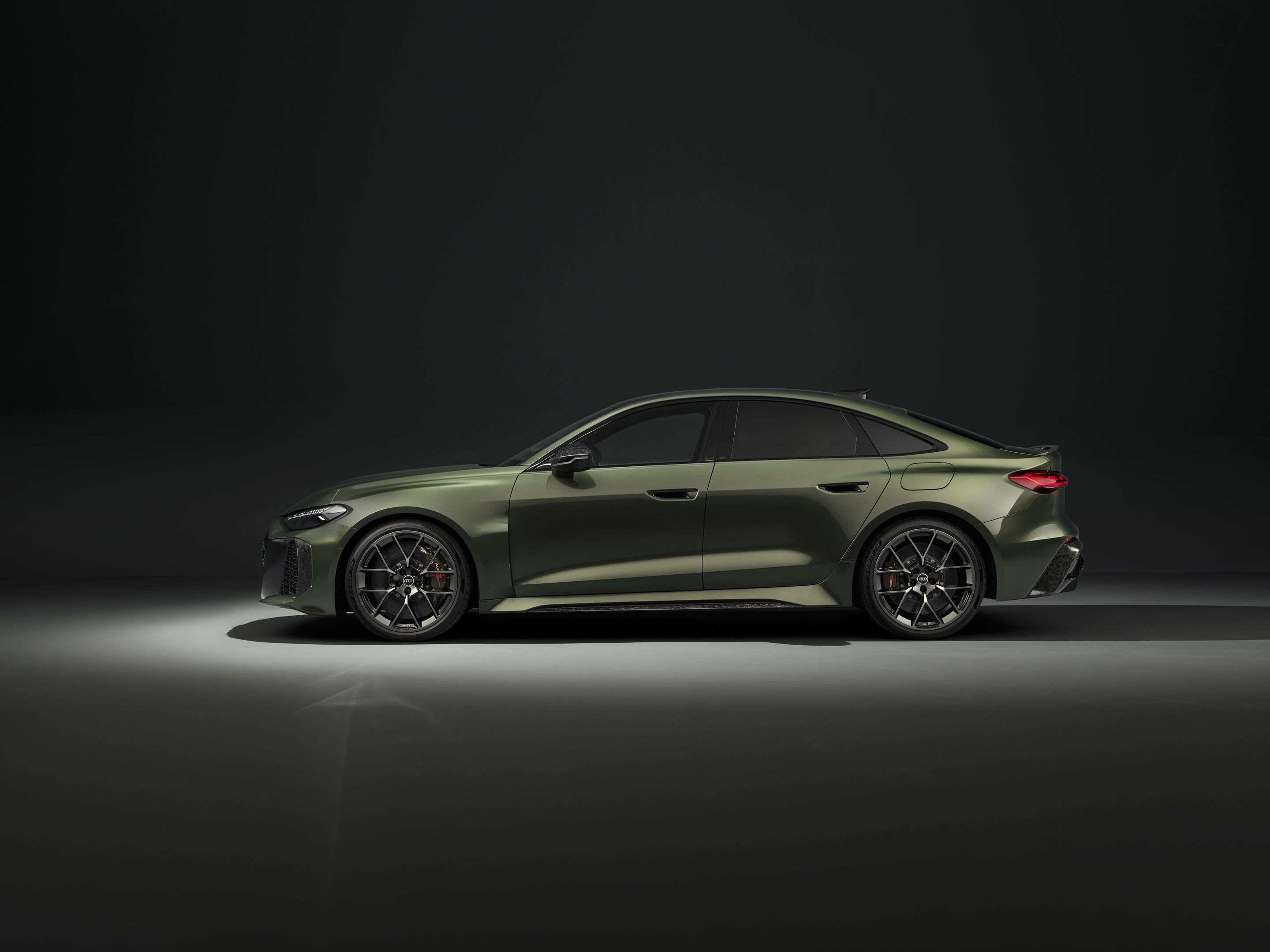 Audi RS 5 Sedan - Bedford green metallic, indoor static photo, exterior, side view