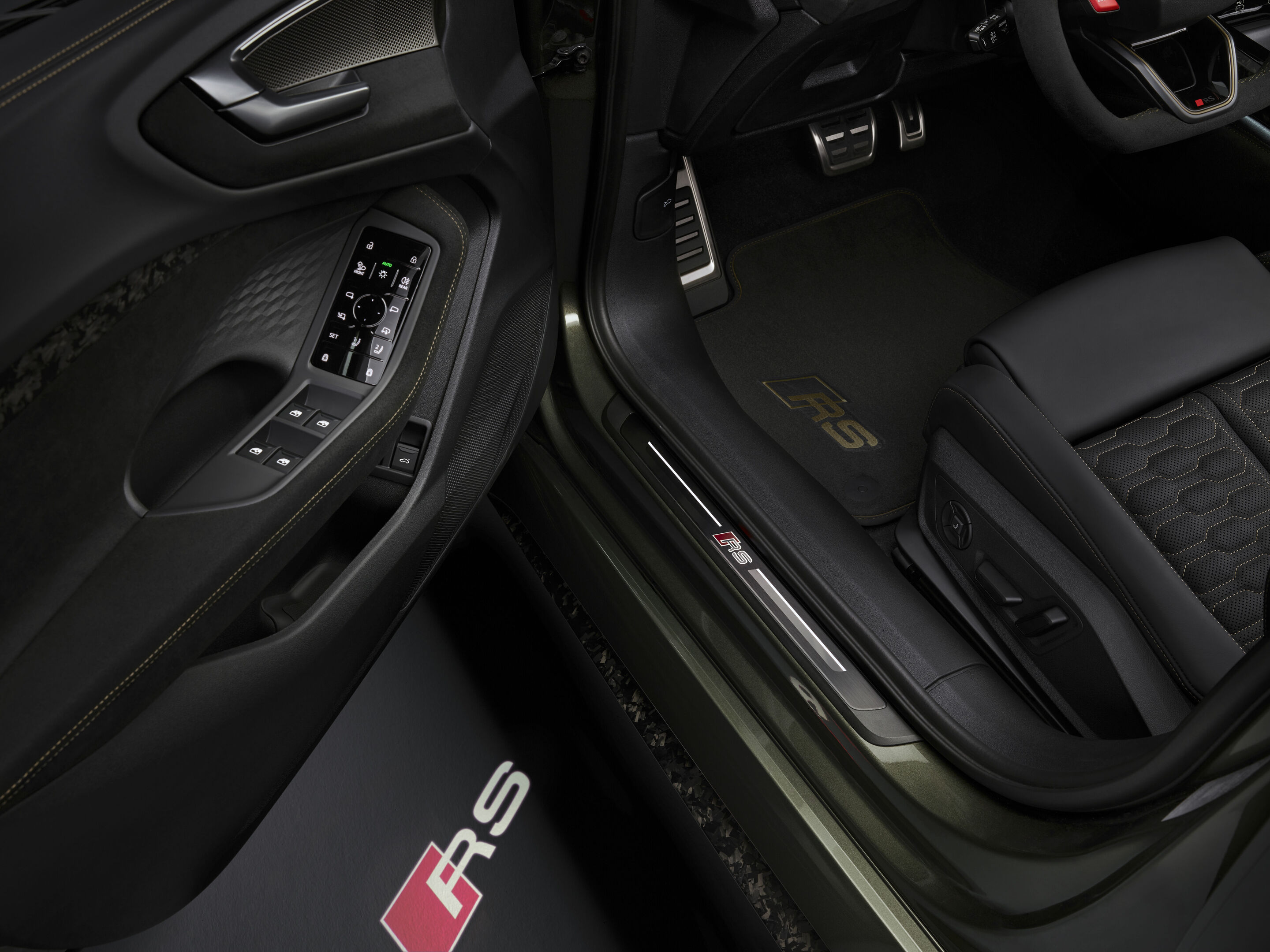 Audi RS 5 Limousine - Bedfordgrün Metallic, Indoor-Standaufnahme, Interieur