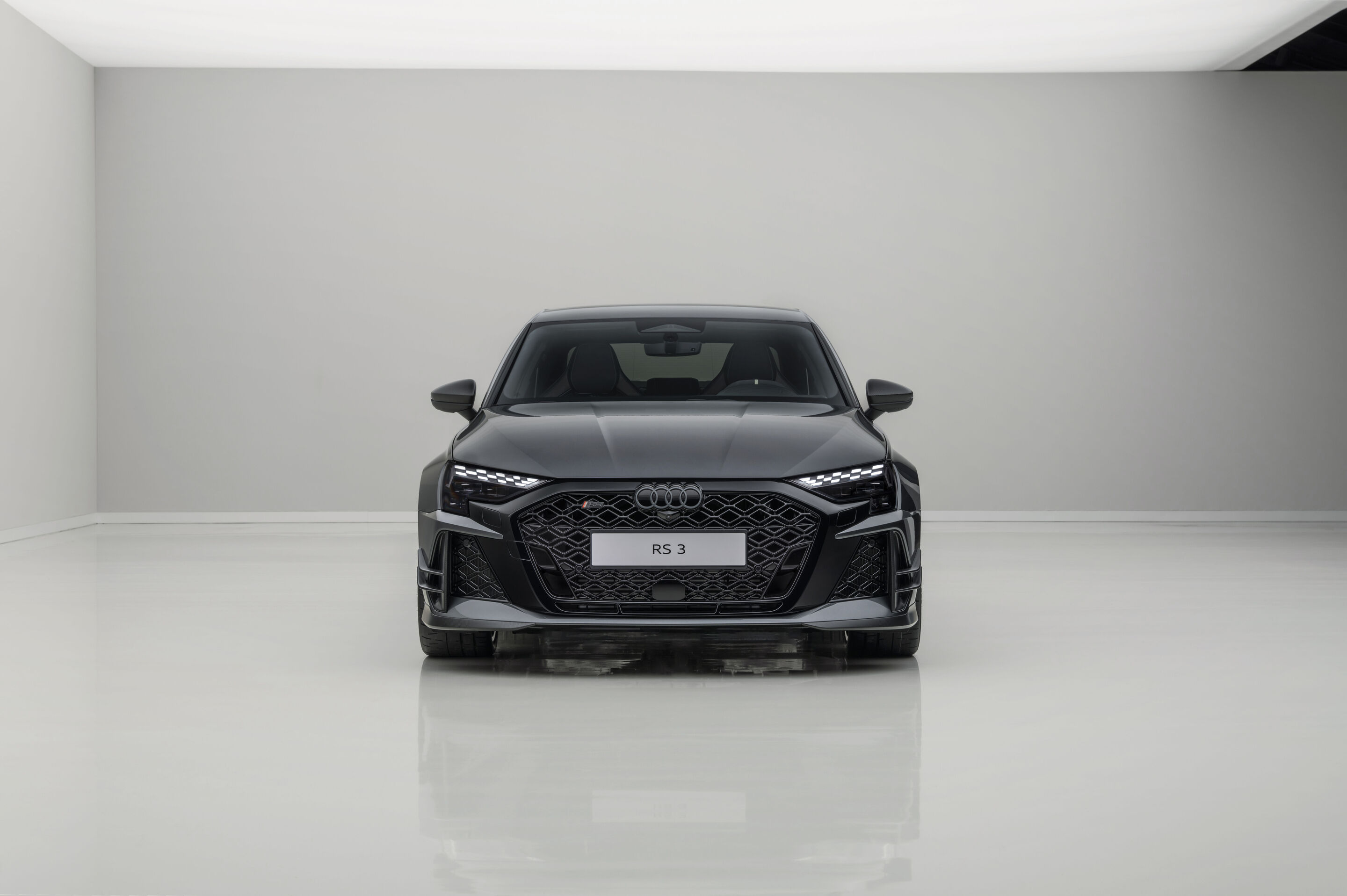 Audi RS 3 Sedan competition limited - Daytona gray pearl effect, indoor static photo, exterior, front view