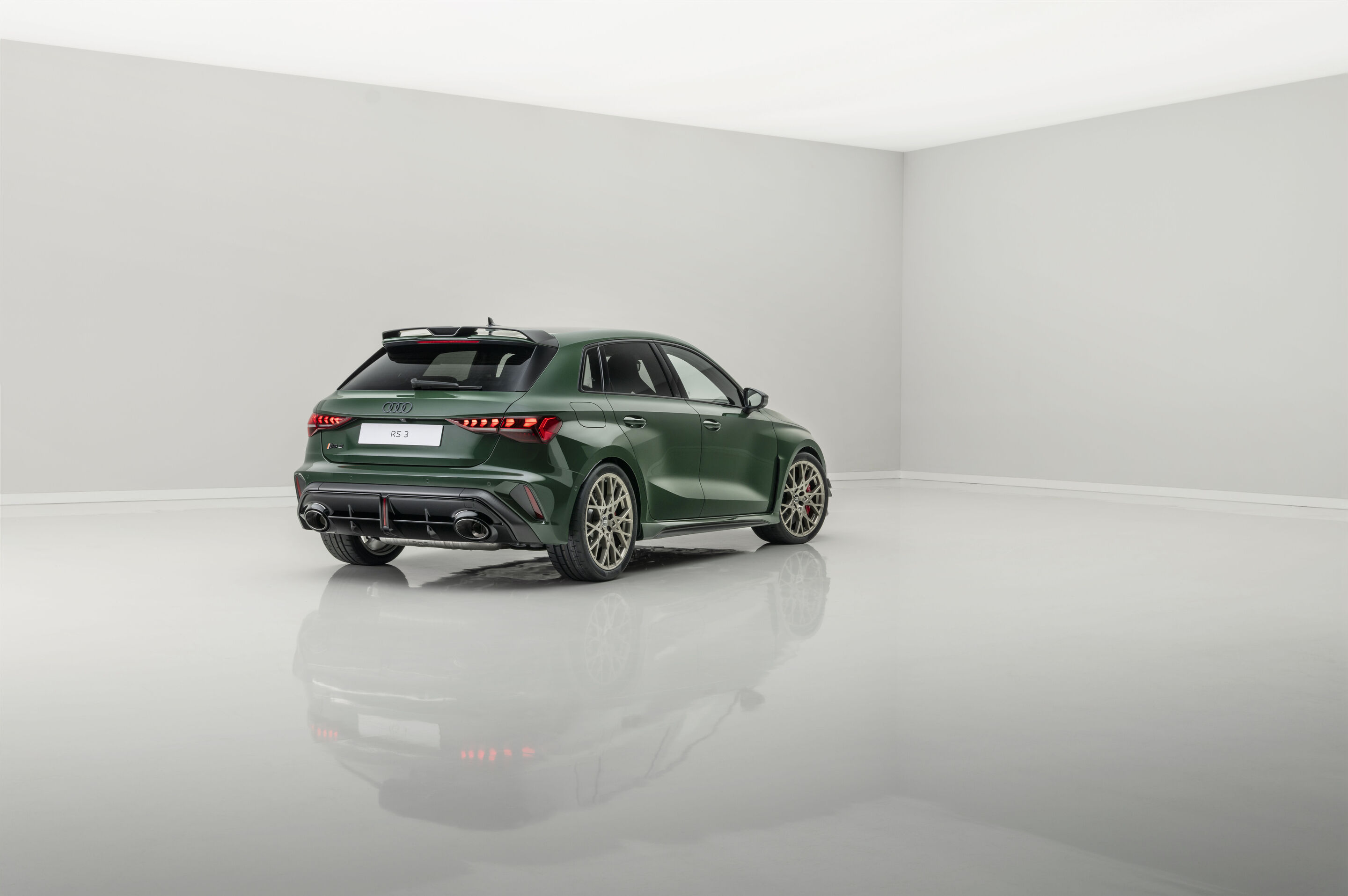Audi RS 3 Sportback competition limited - Malachite green, indoor static photo, exterior, three-quarter rear view