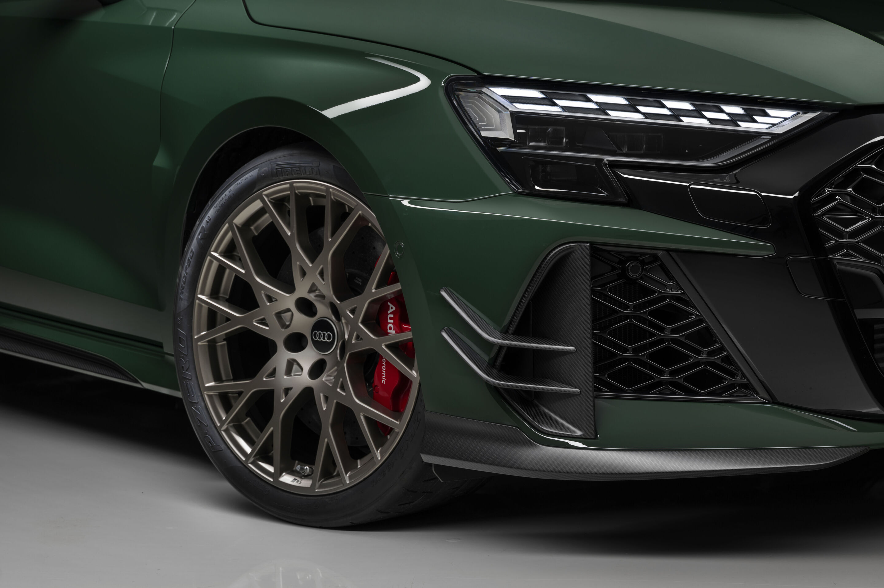 Audi RS 3 Sportback competition limited - Malachite green, indoor static photo, exterior, detailed front view