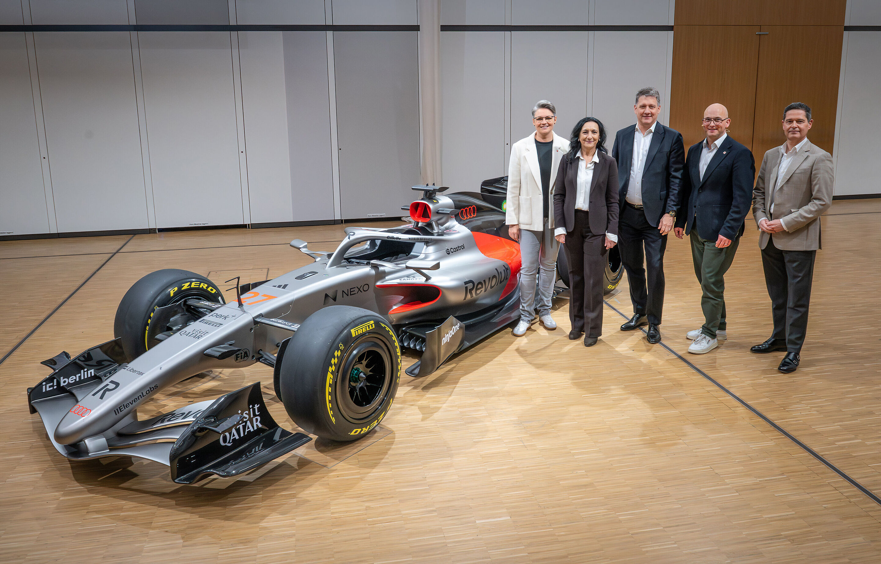 Betriebsversammlung Ingolstadt: Sicherheit und Investitionen im Fokus - Betriebsversammlung in Ingolstadt: Karola Frank (stellv. Betriebsratsvorsitzende), Rita Beck (stellv. Betriebsratsvorsitzende), Gernot Döllner (Vorstandsvorsitzender), Jörg Schlagbauer...