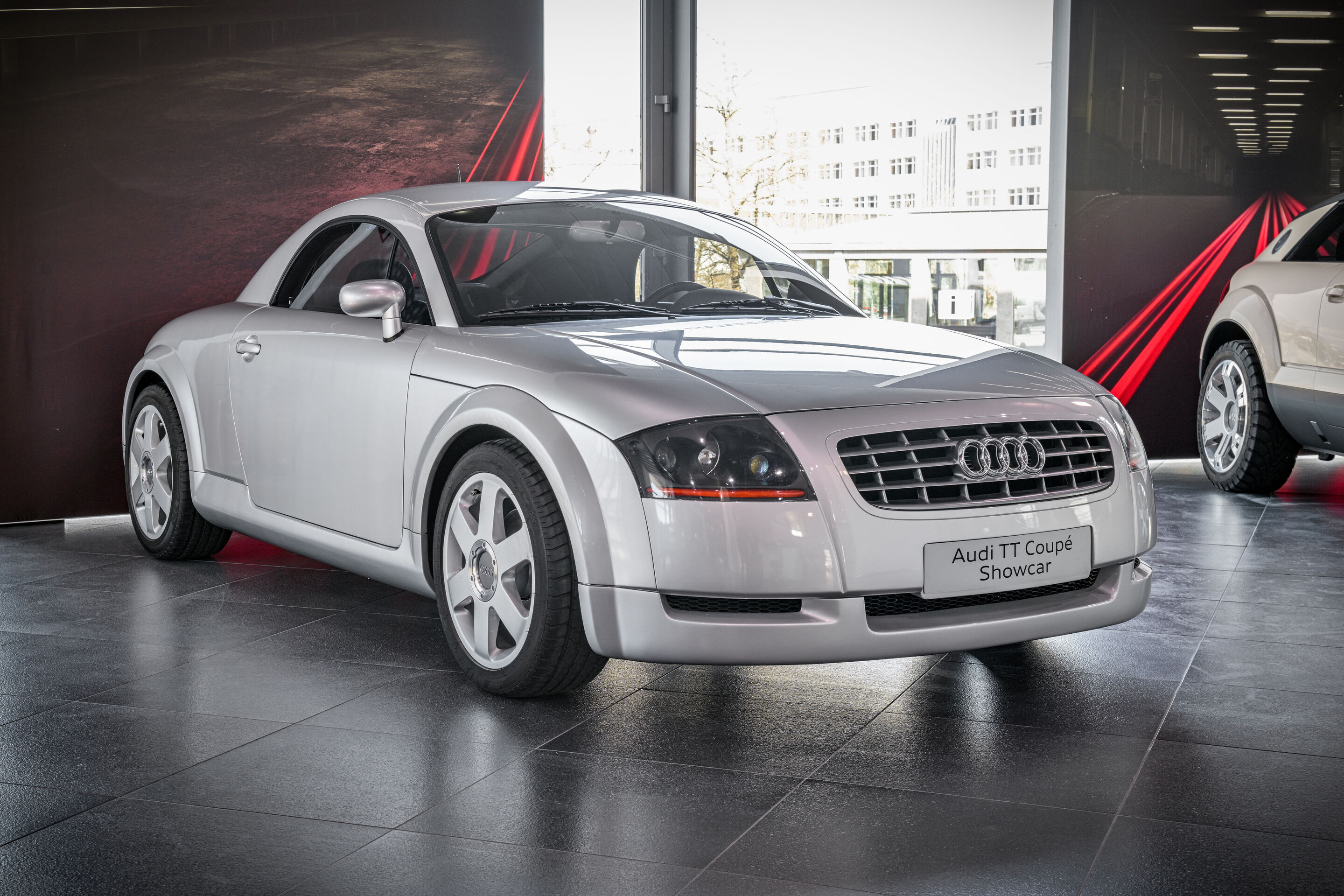 Audi museum mobile zeigt „Design Legenden“ - Three-quarter front view of the Audi TT show car from 1995.
