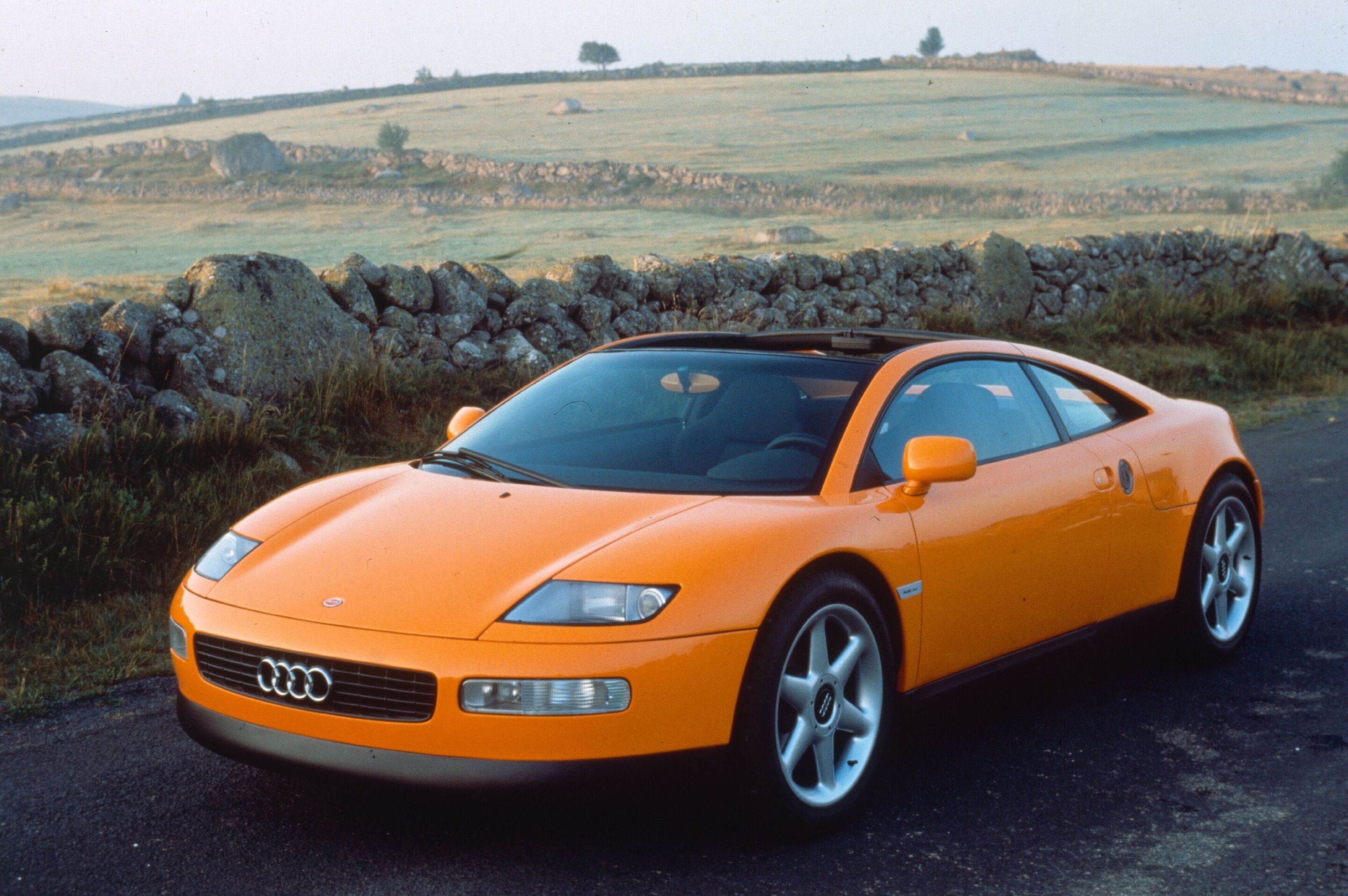 Audi museum mobile zeigt „Design Legenden“ - Three‑quarter front view of the Audi quattro Spyder from 1991.