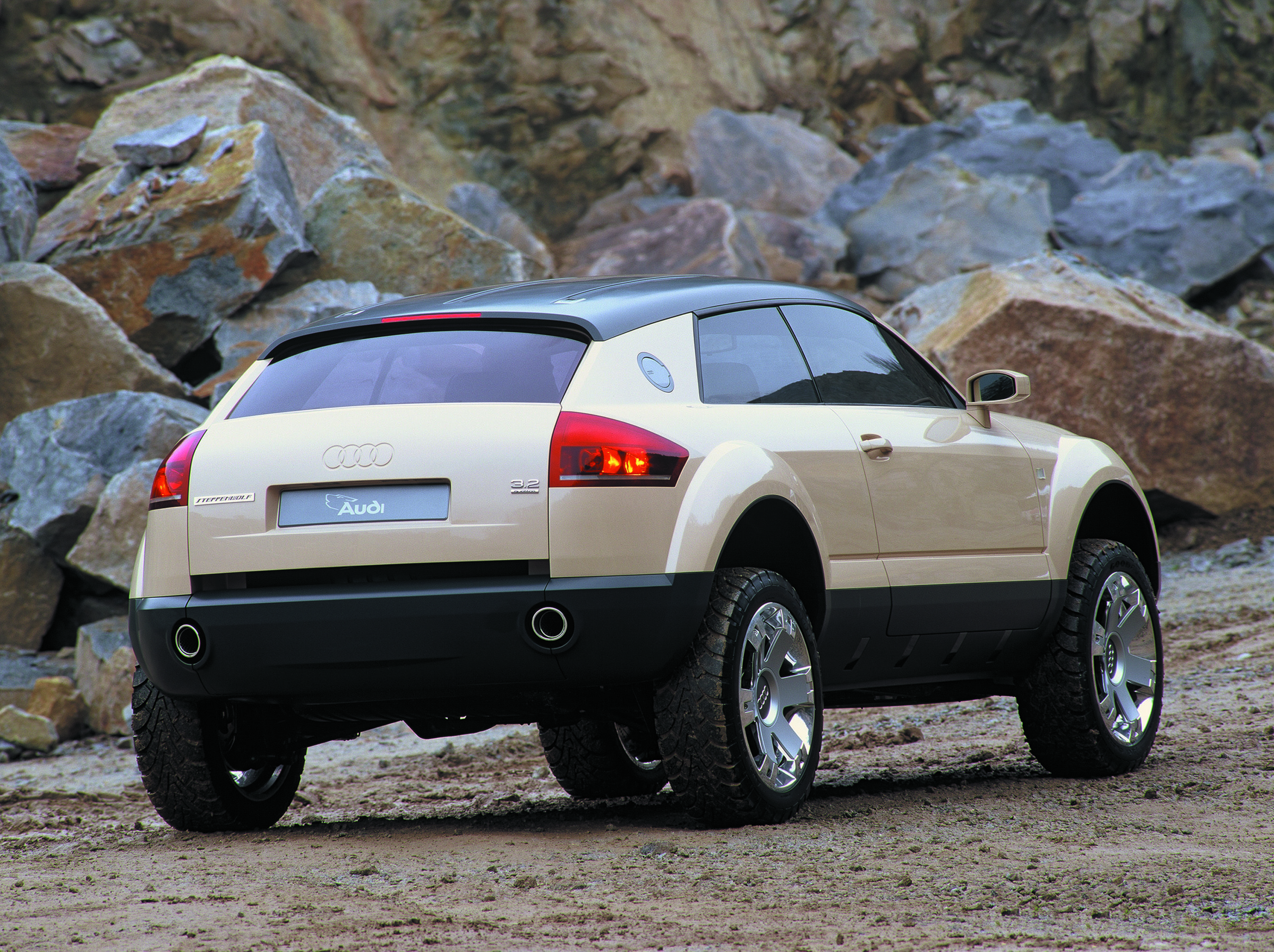 Audi museum mobile zeigt „Design Legenden“ - Three‑quarter rear view of the 2000 Audi Steppenwolf.