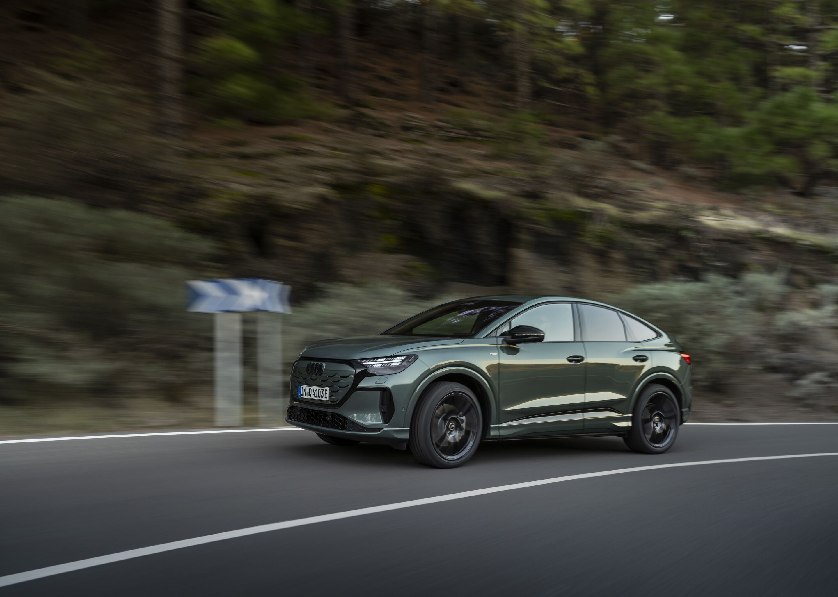 Audi Q4 Sportback e-tron - Sage green metallic, outdoor dynamic photo, exterior, side view