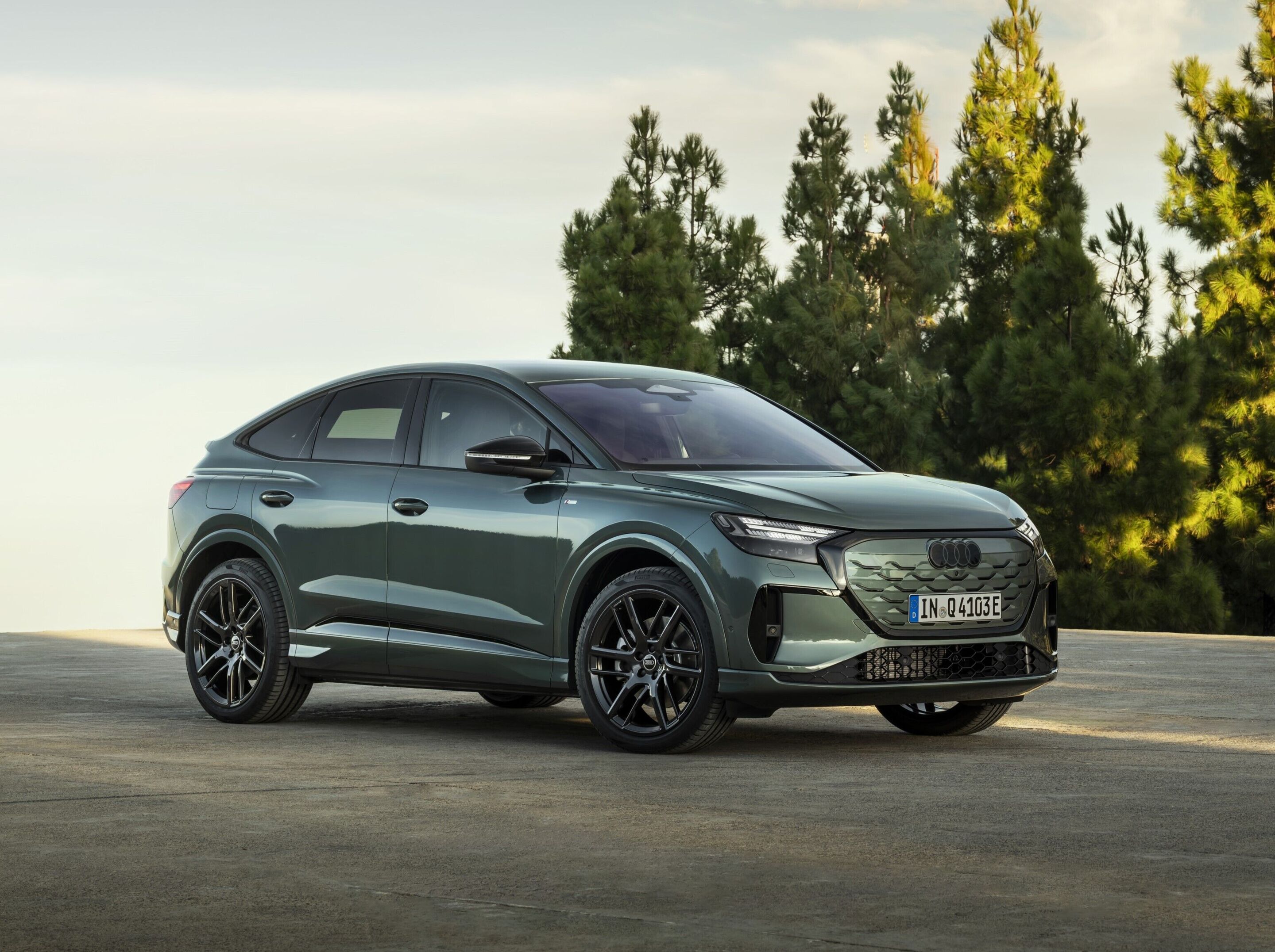 Audi Q4 Sportback e-tron - Sage green metallic, outdoor static photo, exterior, three-quarter front view