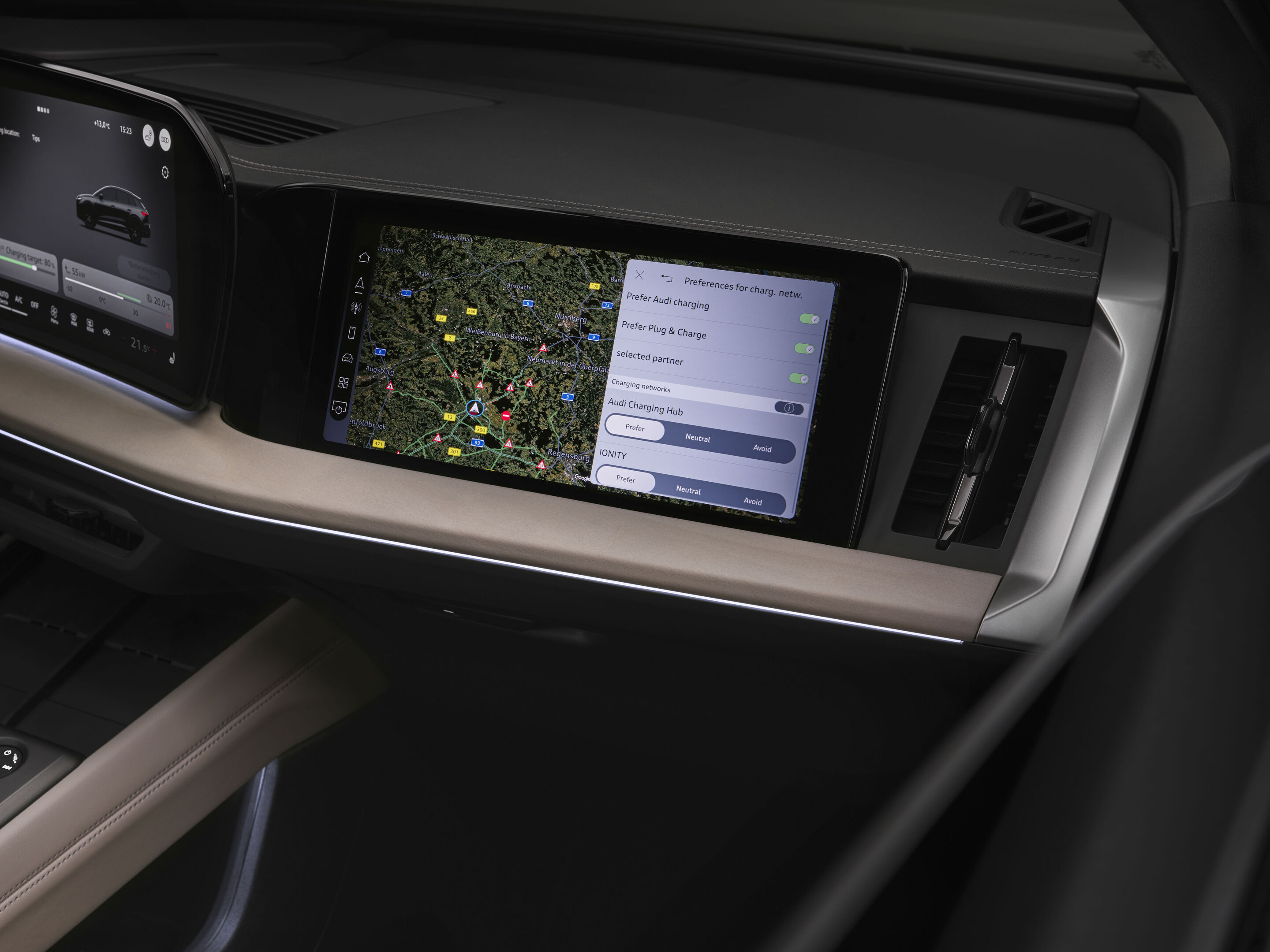 Audi Q4 SUV e-tron - Studio photo, interior, passenger display