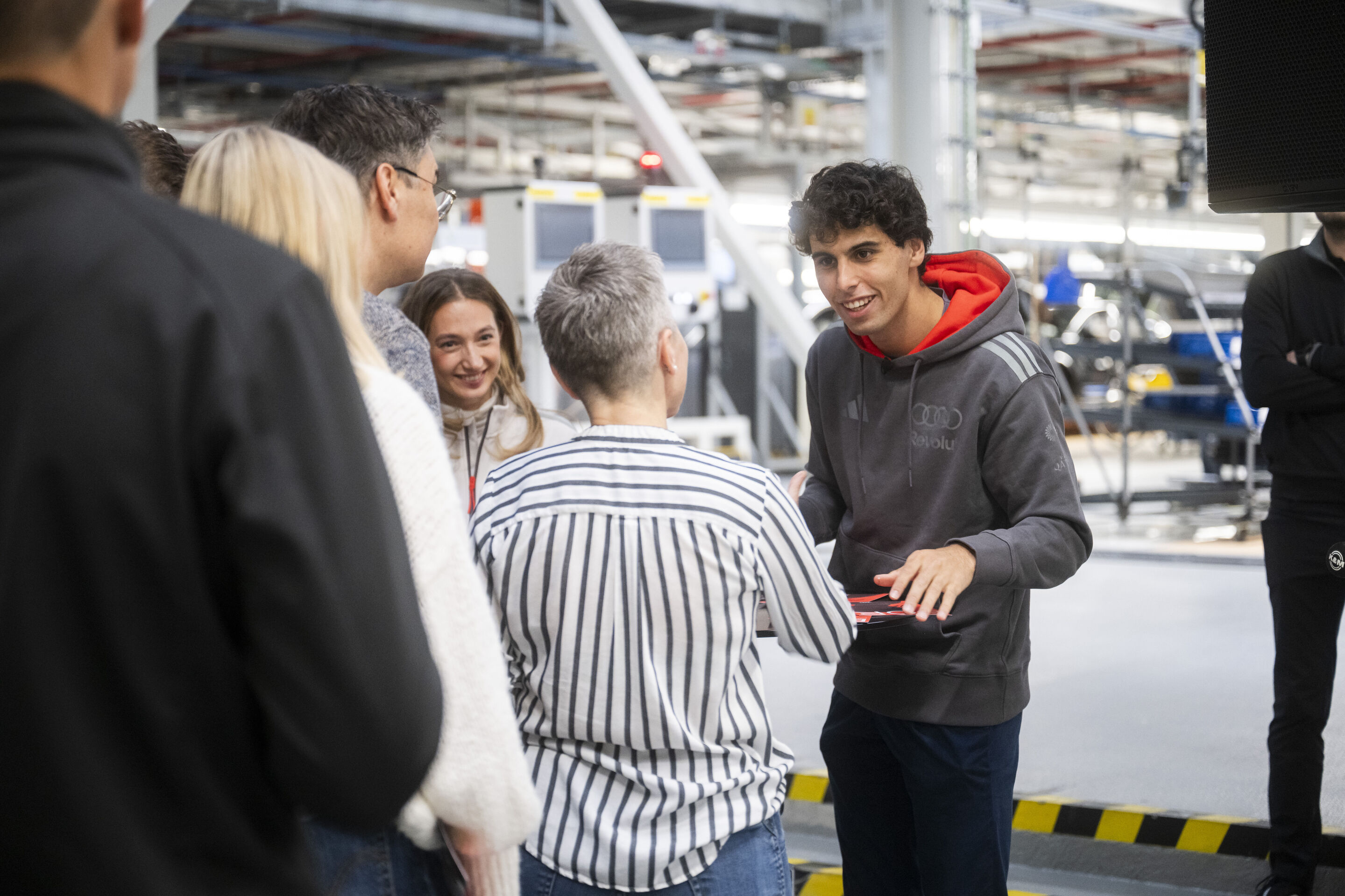 Gabriel Bortoleto besucht Audi in Ingolstadt - Impressionen von Bortoletos Besuch der Audi Produktion in Ingolstadt