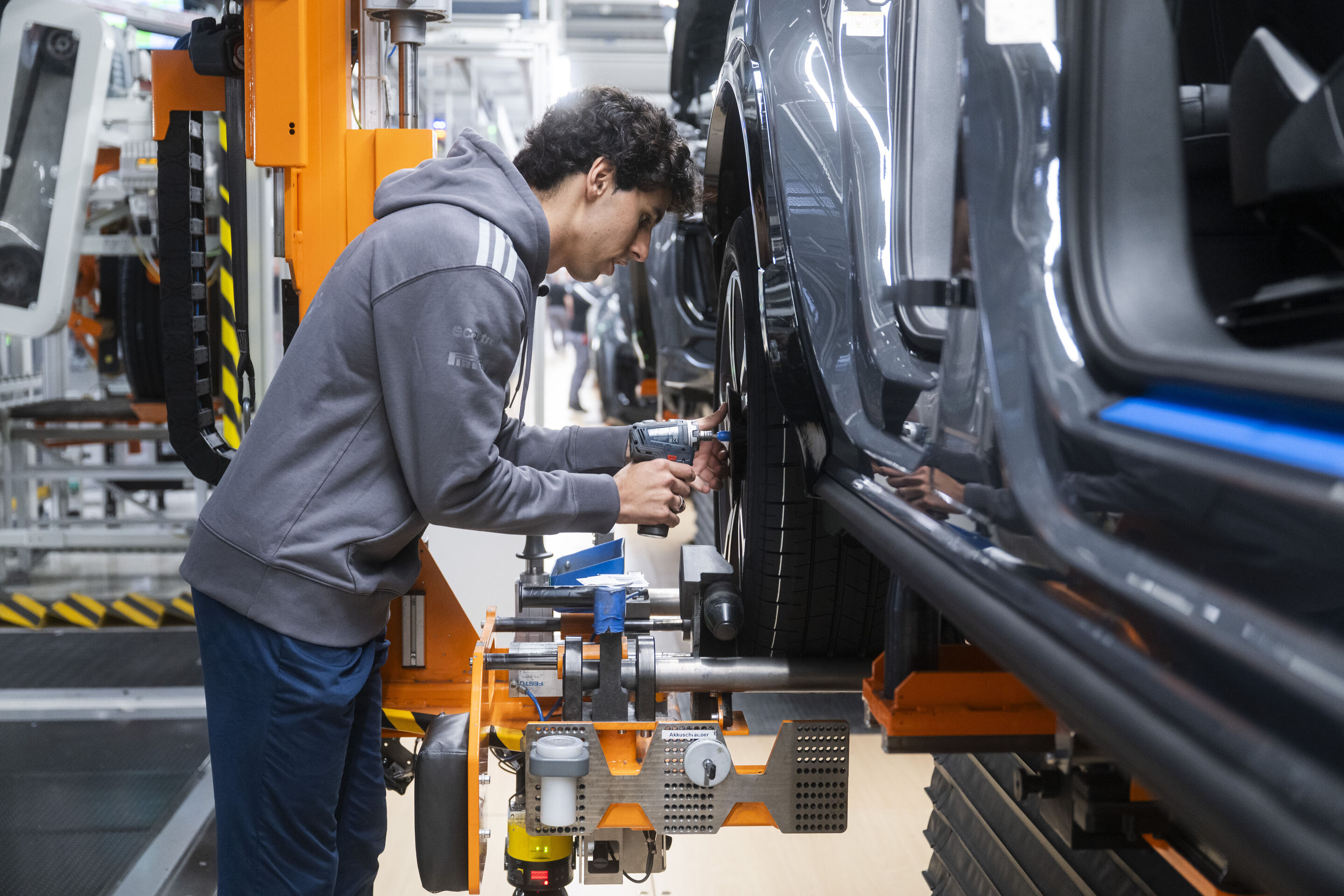 Gabriel Bortoleto besucht Audi in Ingolstadt - Impressionen von Bortoletos Besuch der Audi Produktion in Ingolstadt