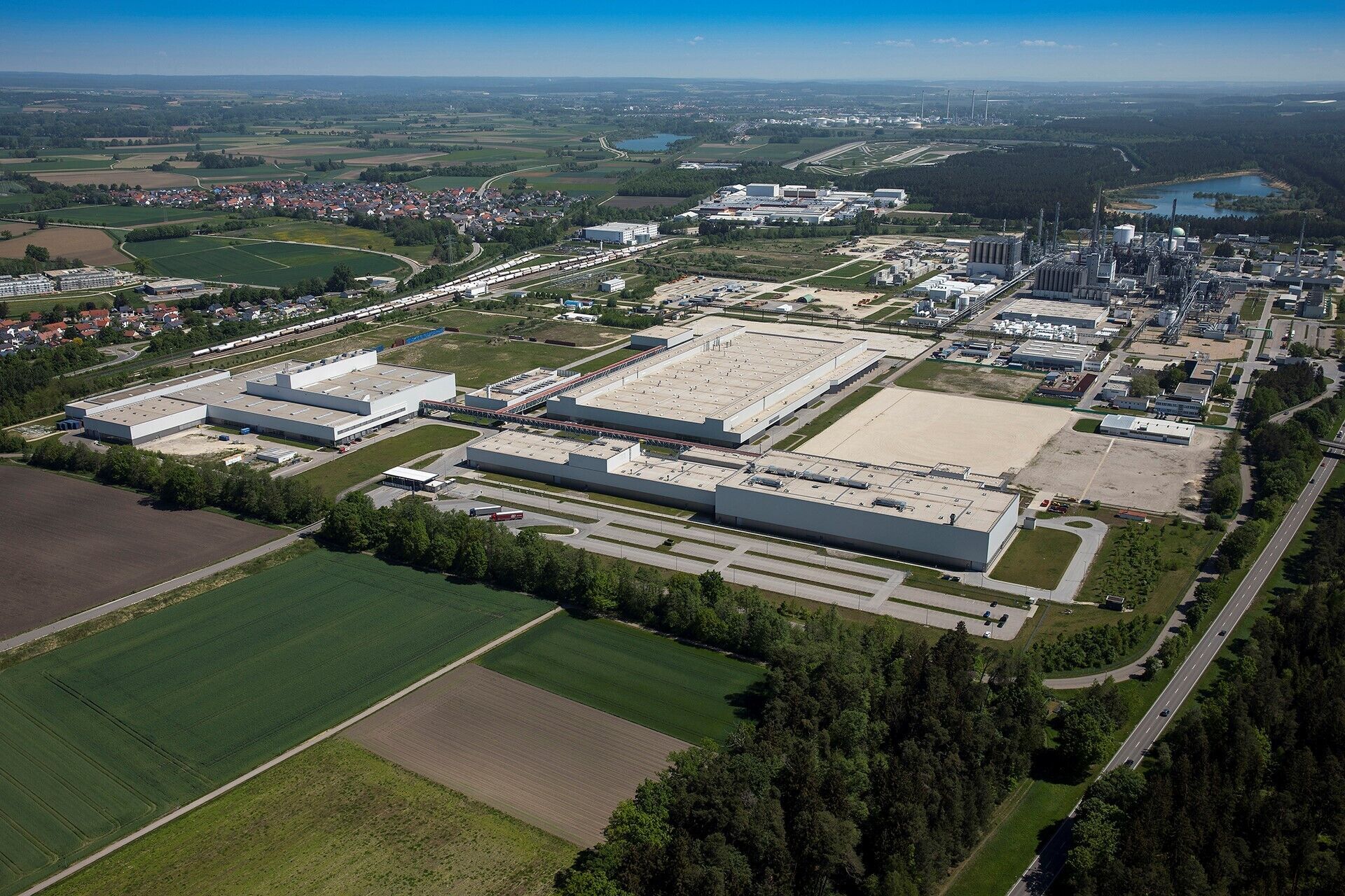 Audi-Standort Münchsmünster Luftaufnahme - Audi-Standort Münchsmünster Luftaufnahme