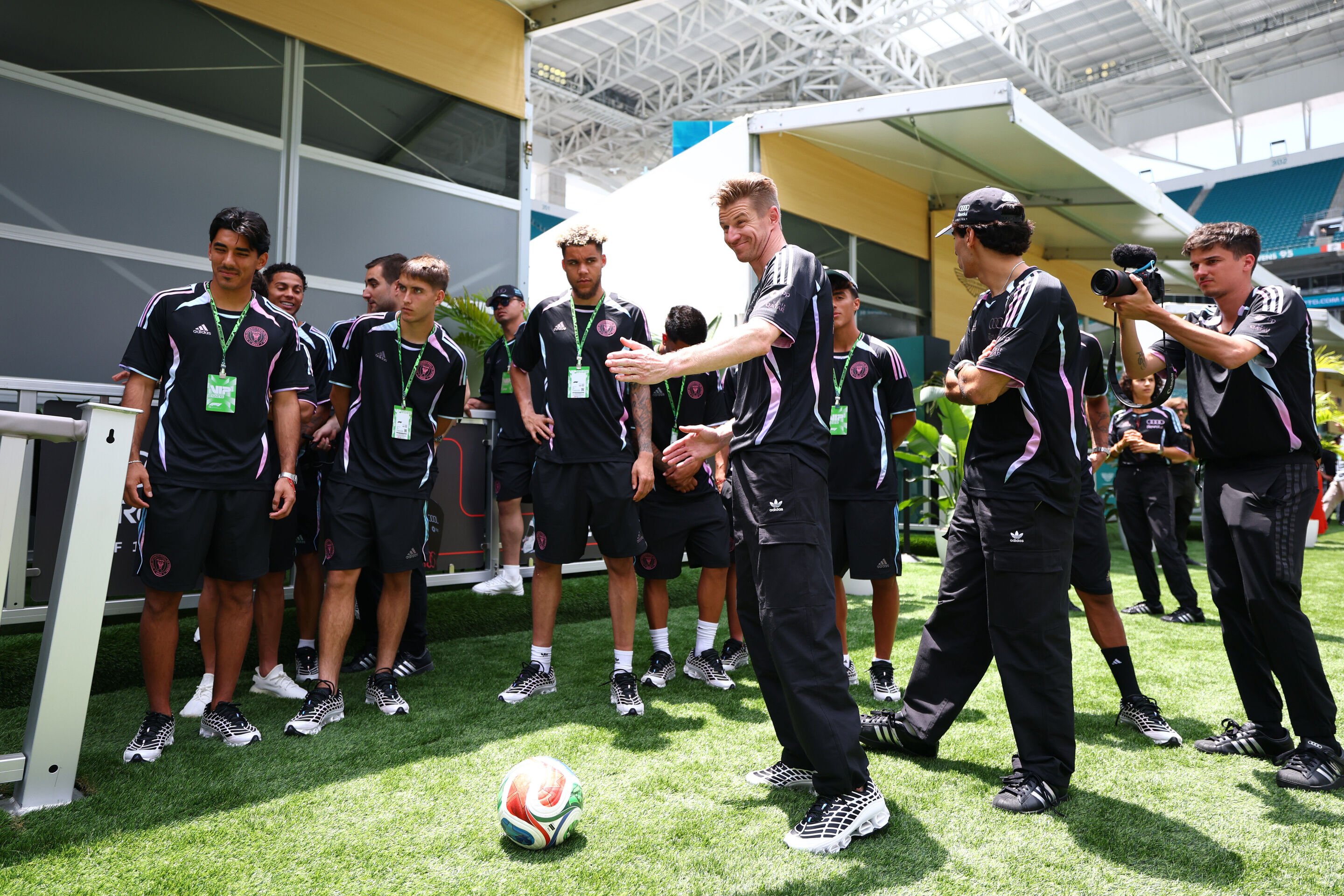 Audi Revolut F1 Team: Miami Grand Prix - Inter Miami visits Audi Revolut F1 Team, Nico Hulkenberg, Gabriel Bortoleto
