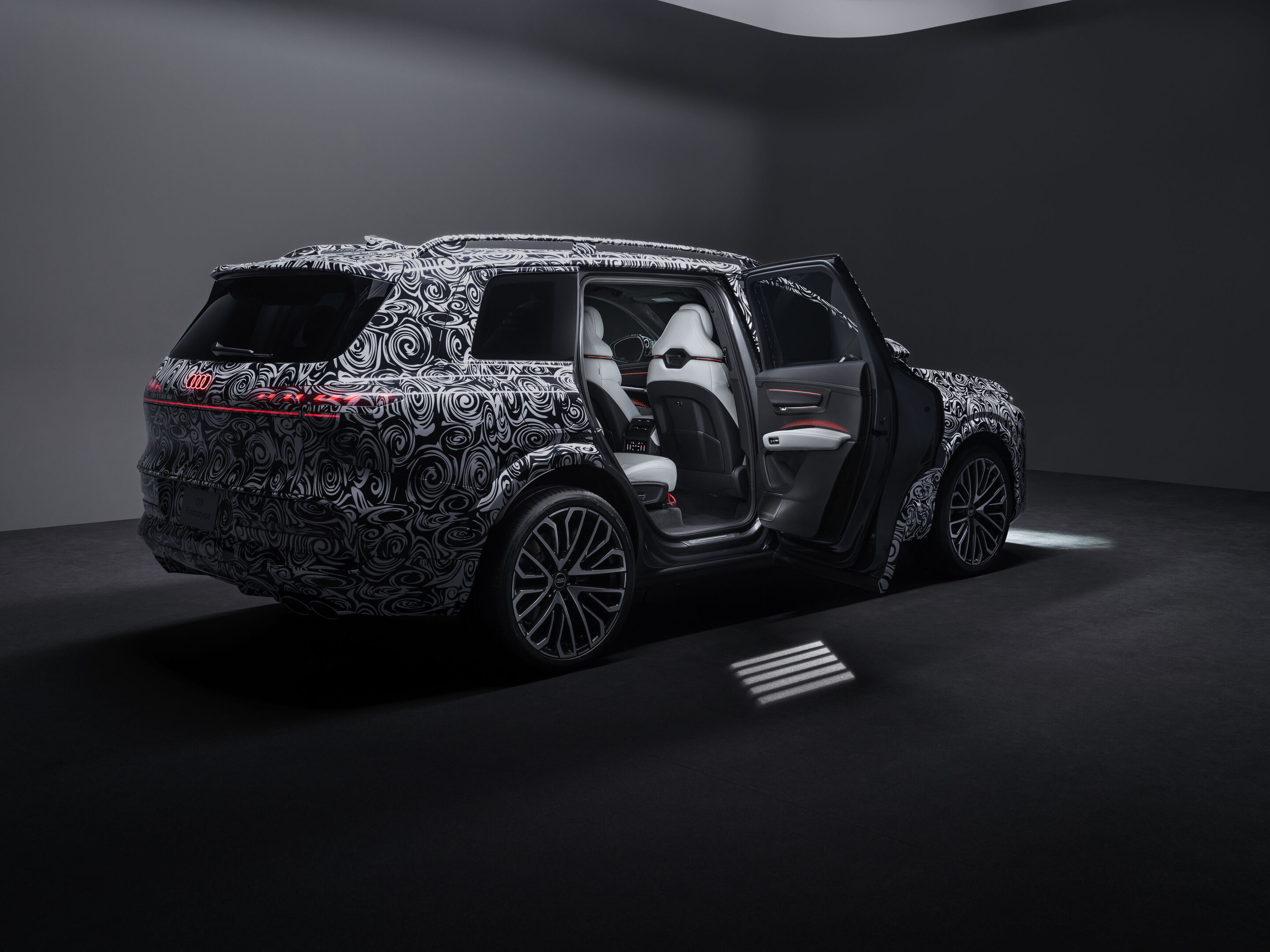 Audi Q9 - Studio photo, exterior, power doors