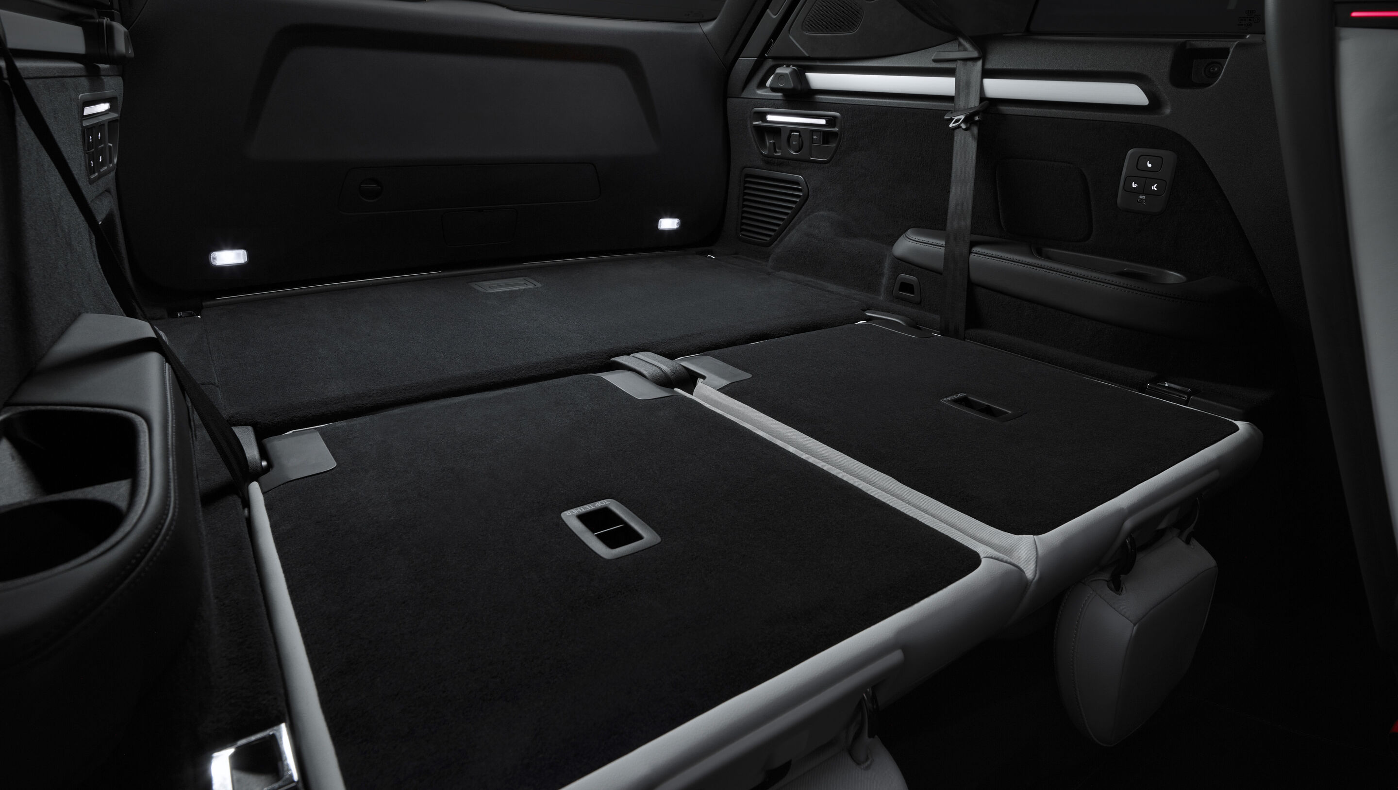 Audi Q9 - Studioaufnahme, Interieur, Kofferraum mit Aluminiumschienensystem