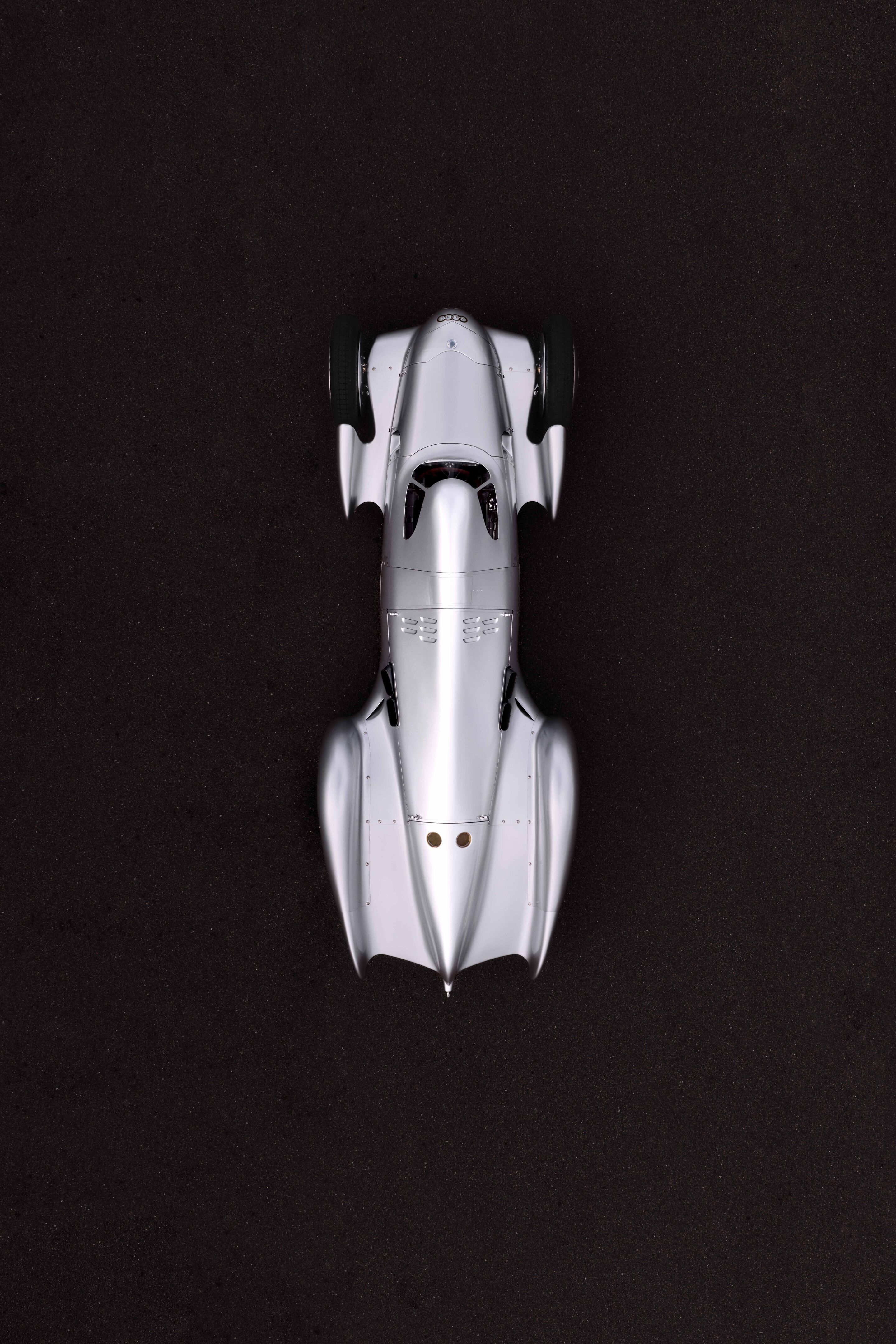 Auto Union Lucca - Audi hat den Auto Union Lucca aufbauen lassen. Nach gut dreijähriger Bauzeit wurde der Rekordwagen Anfang 2026 fertiggestellt. Studioaufnahme. Top-Shot.