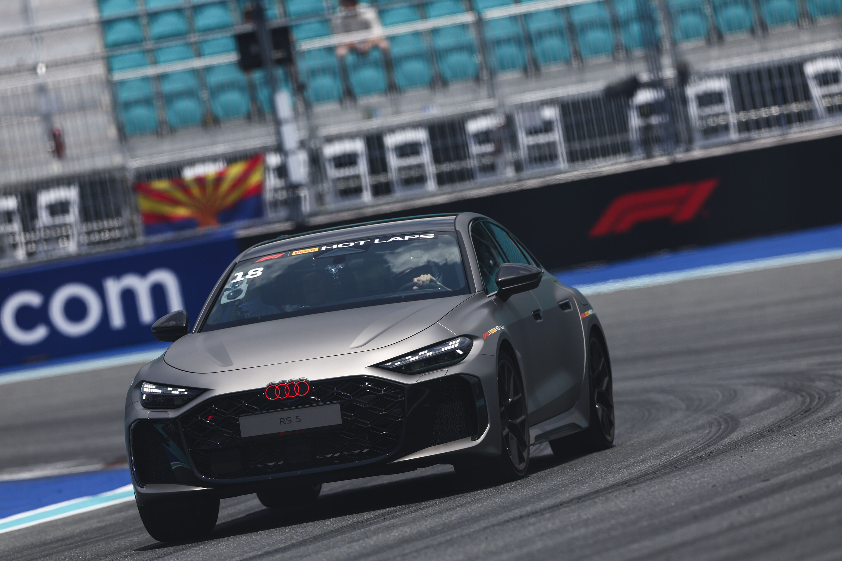 Audi RS 5: Premiere als Hot-Lap-Auto bei der Formel 1 - Der Audi RS 5 feierte beim F1 Grand Prix in Miami seine Premiere als Fahrzeug für die F1® Pirelli Hot Laps im Rahmenprogramm der Formel 1