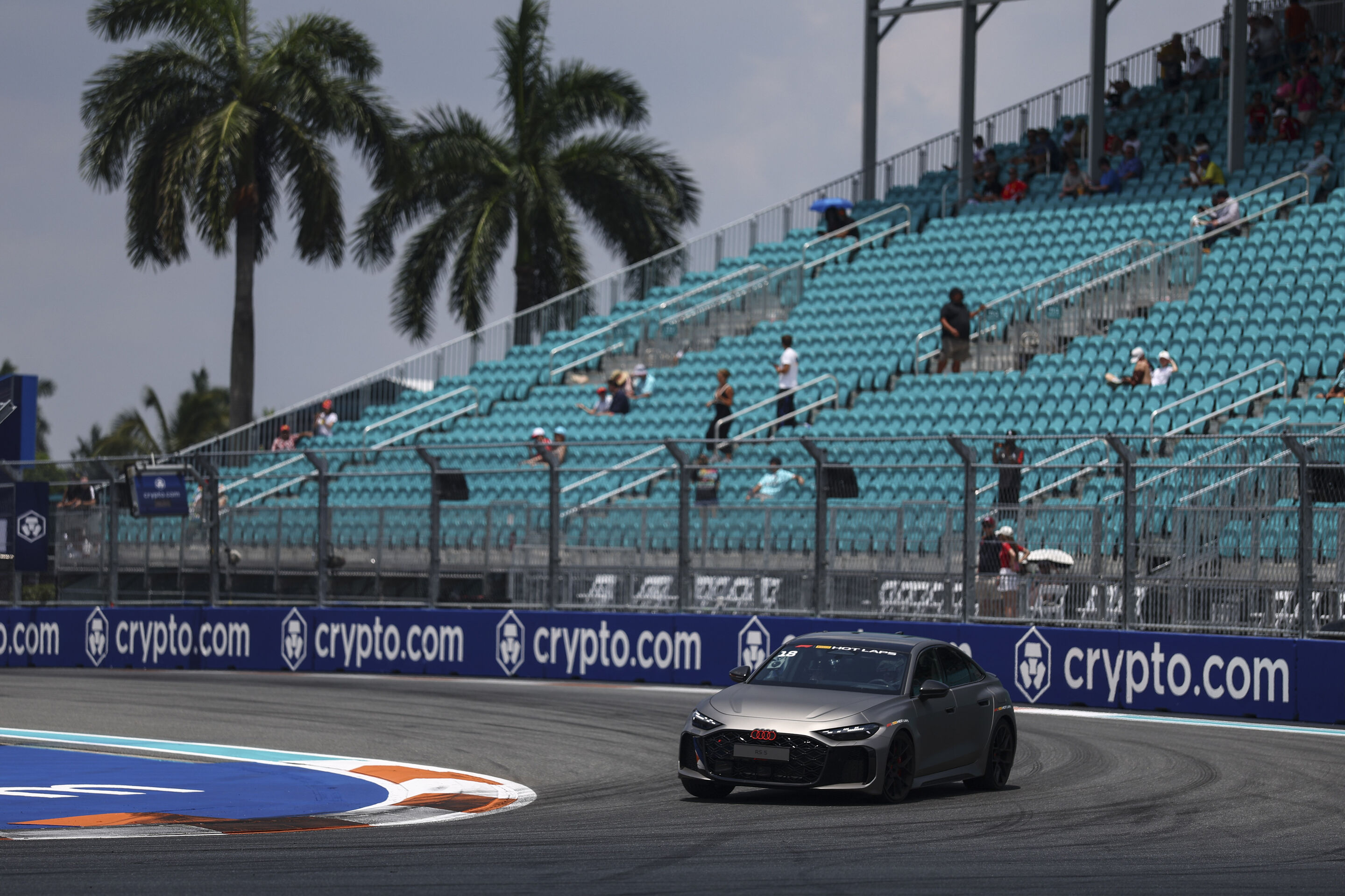 Audi RS 5: Premiere als Hot-Lap-Auto bei der Formel 1 - Der Audi RS 5 feierte beim F1 Grand Prix in Miami seine Premiere als Fahrzeug für die F1® Pirelli Hot Laps im Rahmenprogramm der Formel 1