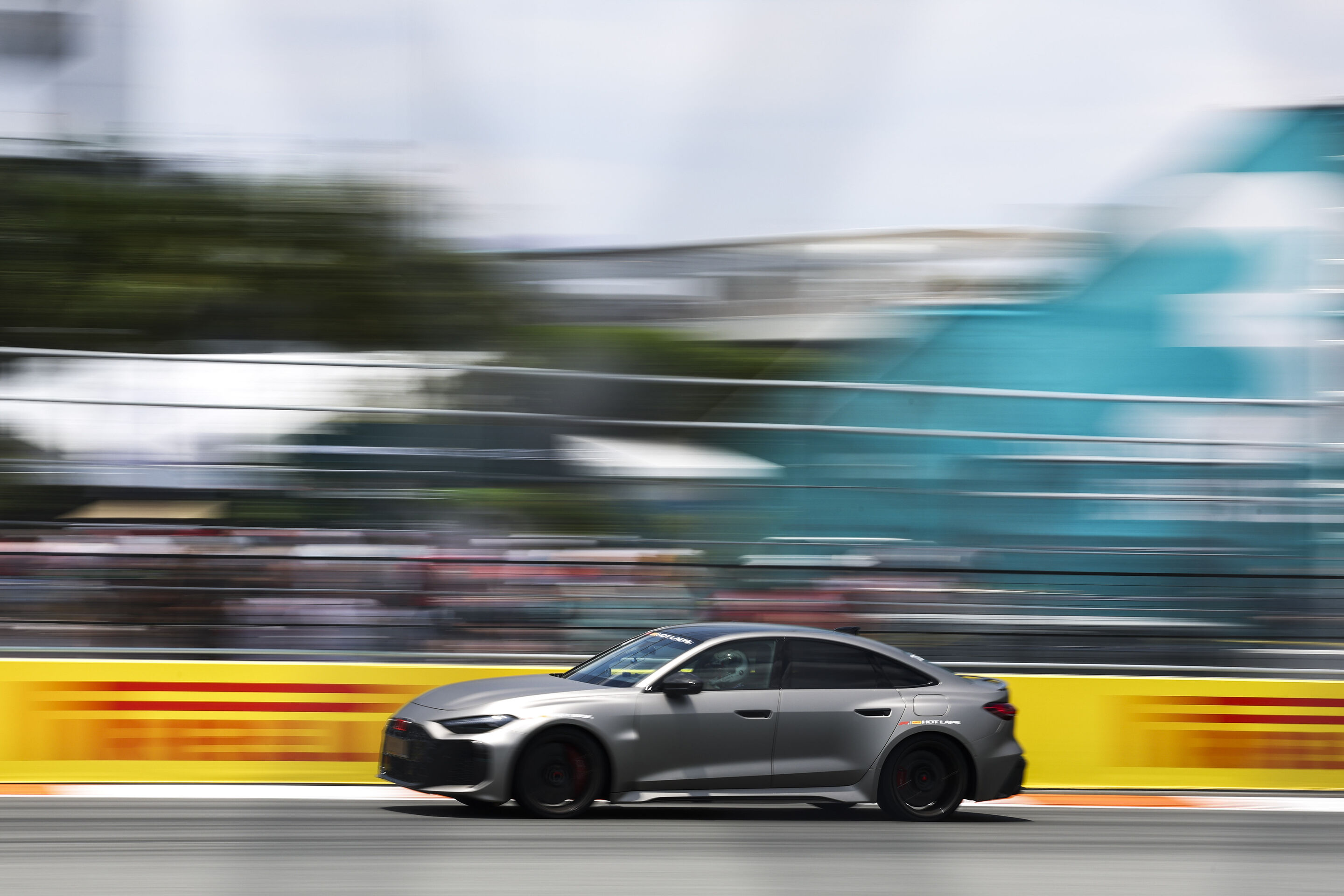 Audi RS 5: Premiere als Hot-Lap-Auto bei der Formel 1 - Der Audi RS 5 feierte beim F1 Grand Prix in Miami seine Premiere als Fahrzeug für die F1® Pirelli Hot Laps im Rahmenprogramm der Formel 1