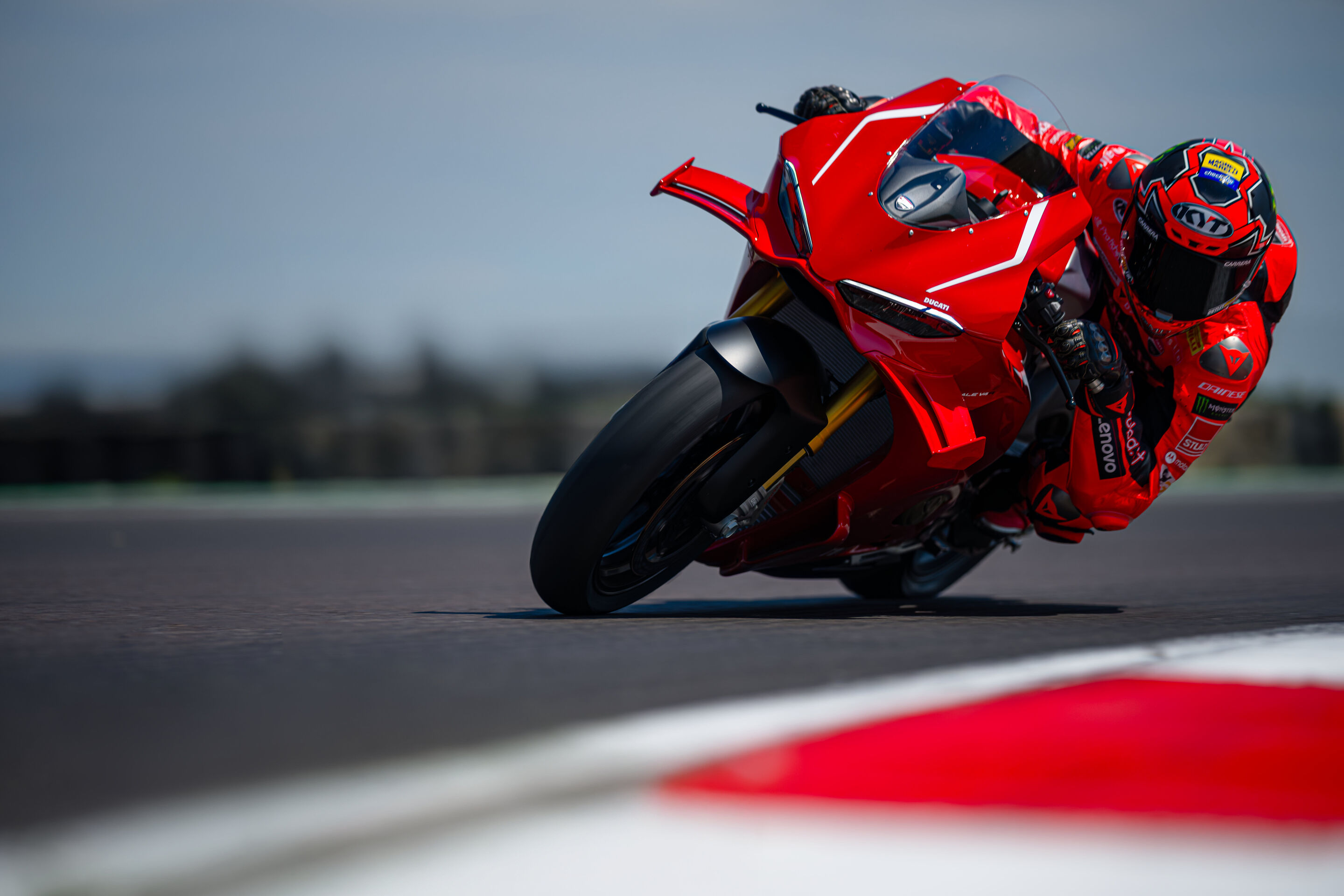 Ducati Motor Holding S.p.A. - Ducati bedeutet Leidenschaft für das Motorradfahren – ob auf der Rennstrecke, der Straße oder im Gelände: 2025 verkaufte die Traditionsmarke aus Borgo Panigale weltweit 50.895 Motorräder.