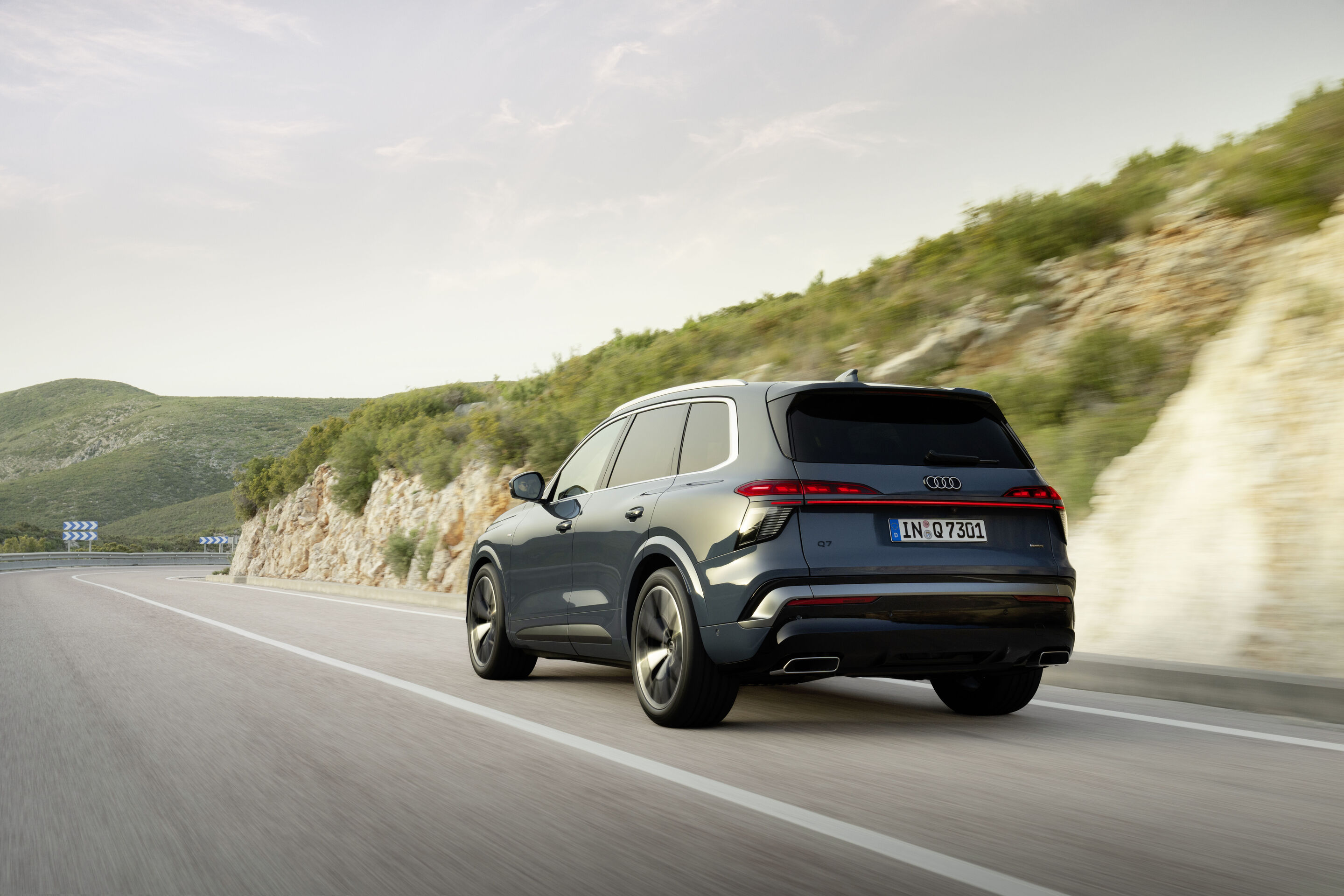 Audi Q7 SUV - Alopias blue metallic, dynamic photo, exterior, three-quarter rear view